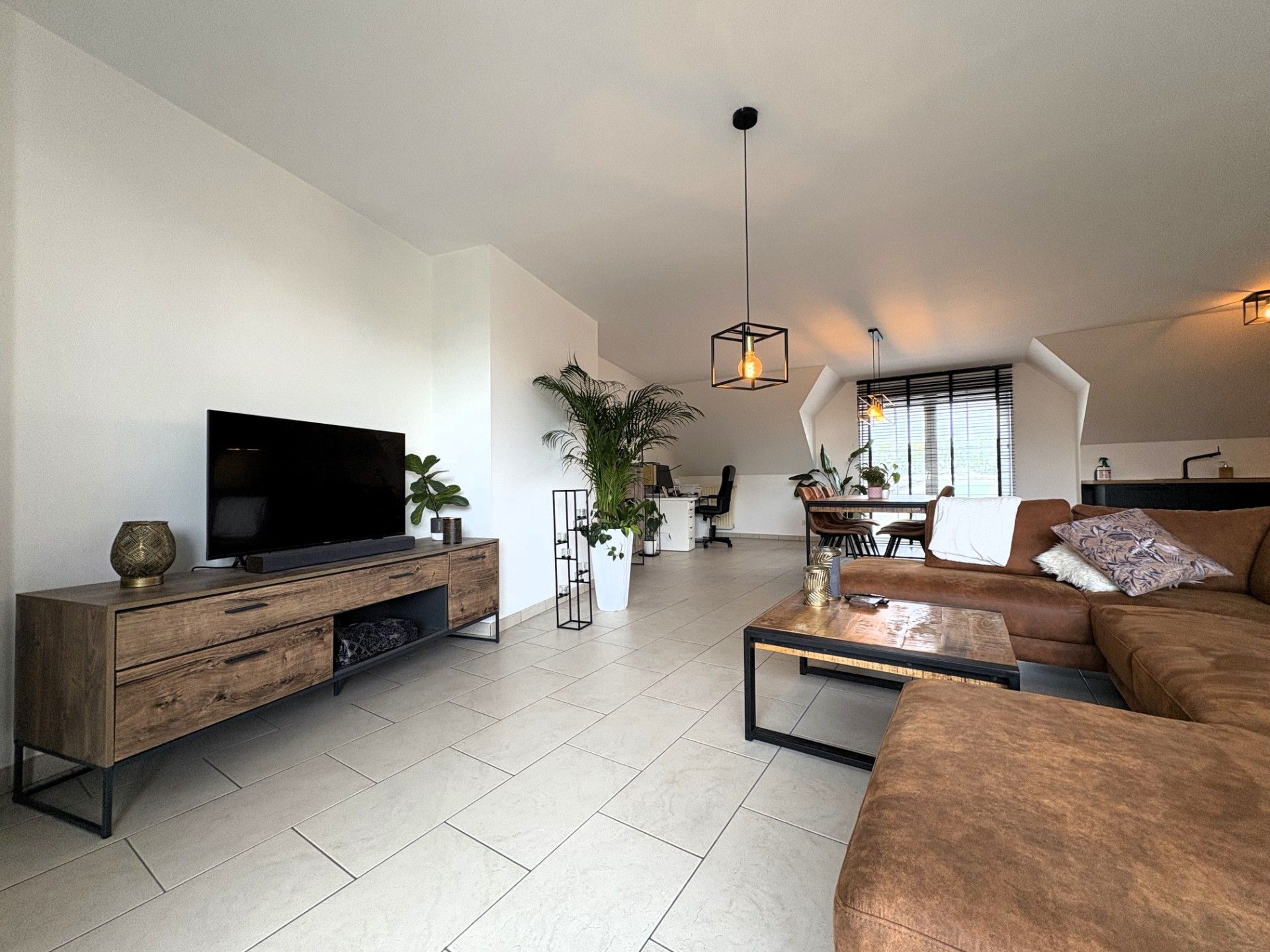 Ruim appartement met 2 slaapkamers en garage foto 5