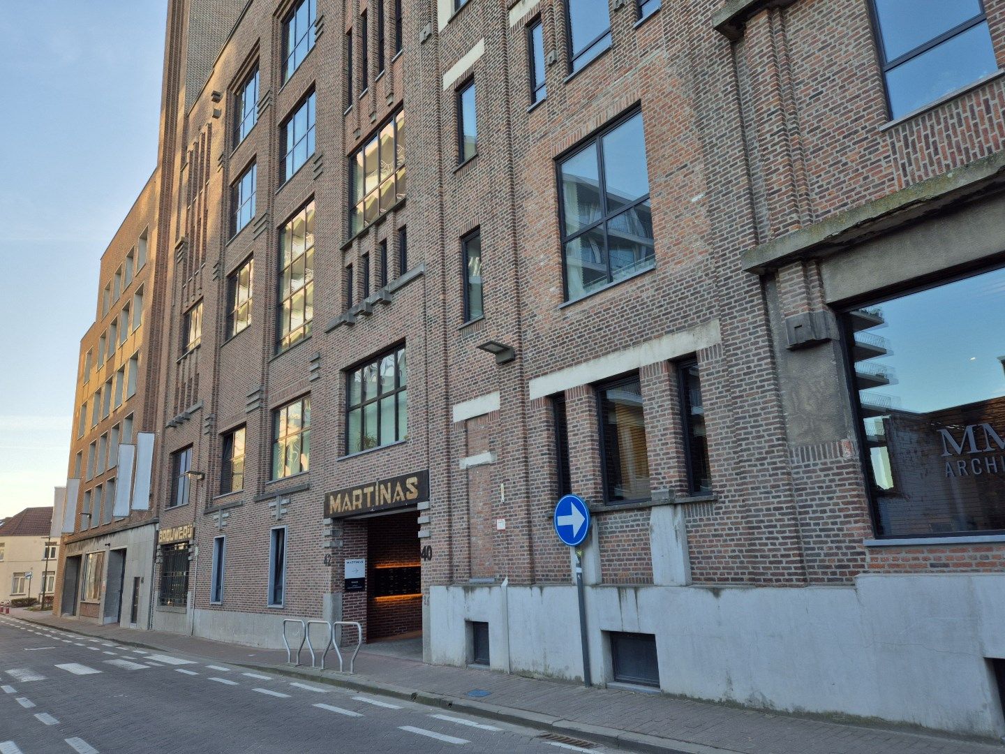 Modern appartement in loft stijl met 1 slaapkamer foto {{pictureIndex}}