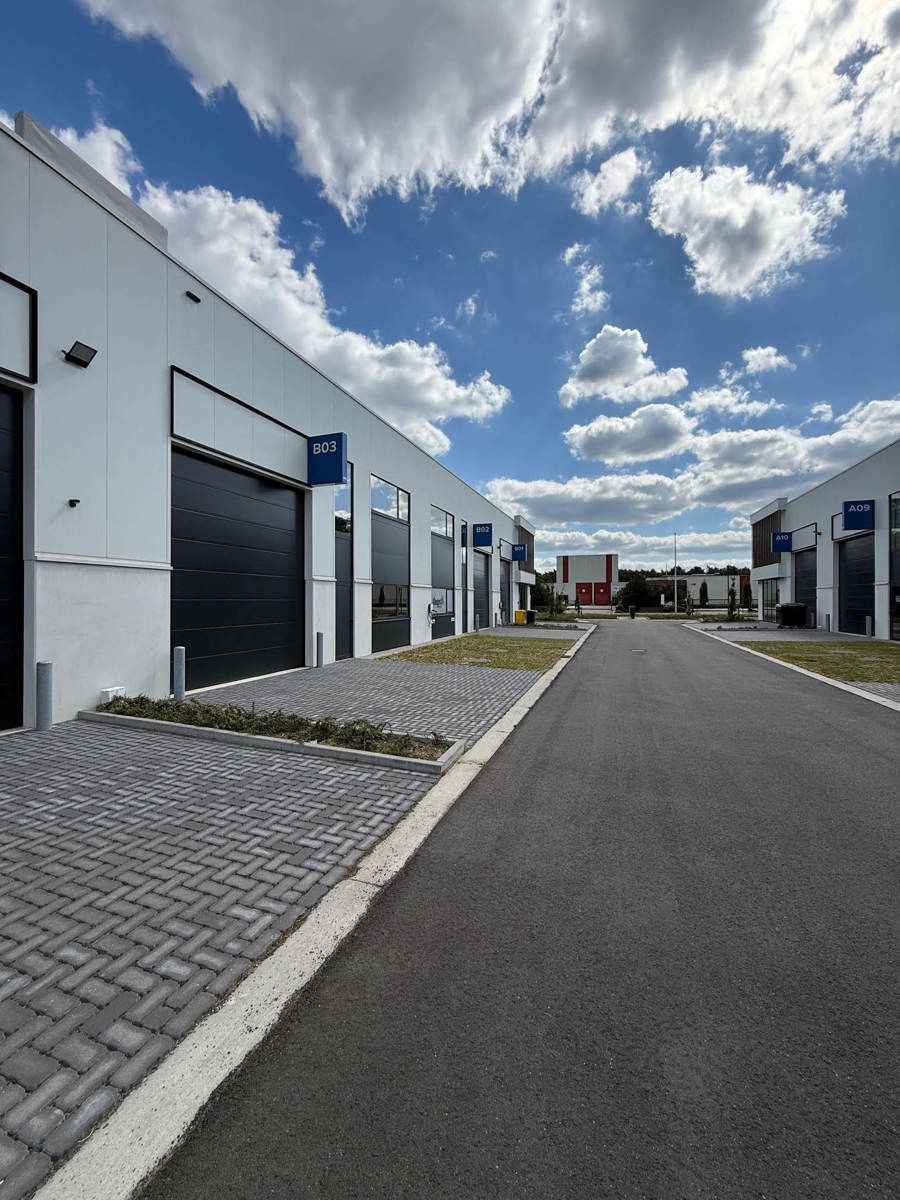 Moderne KMO-unit te huur in het hart van Limburg – Woudpark Genk-Noord foto {{pictureIndex}}