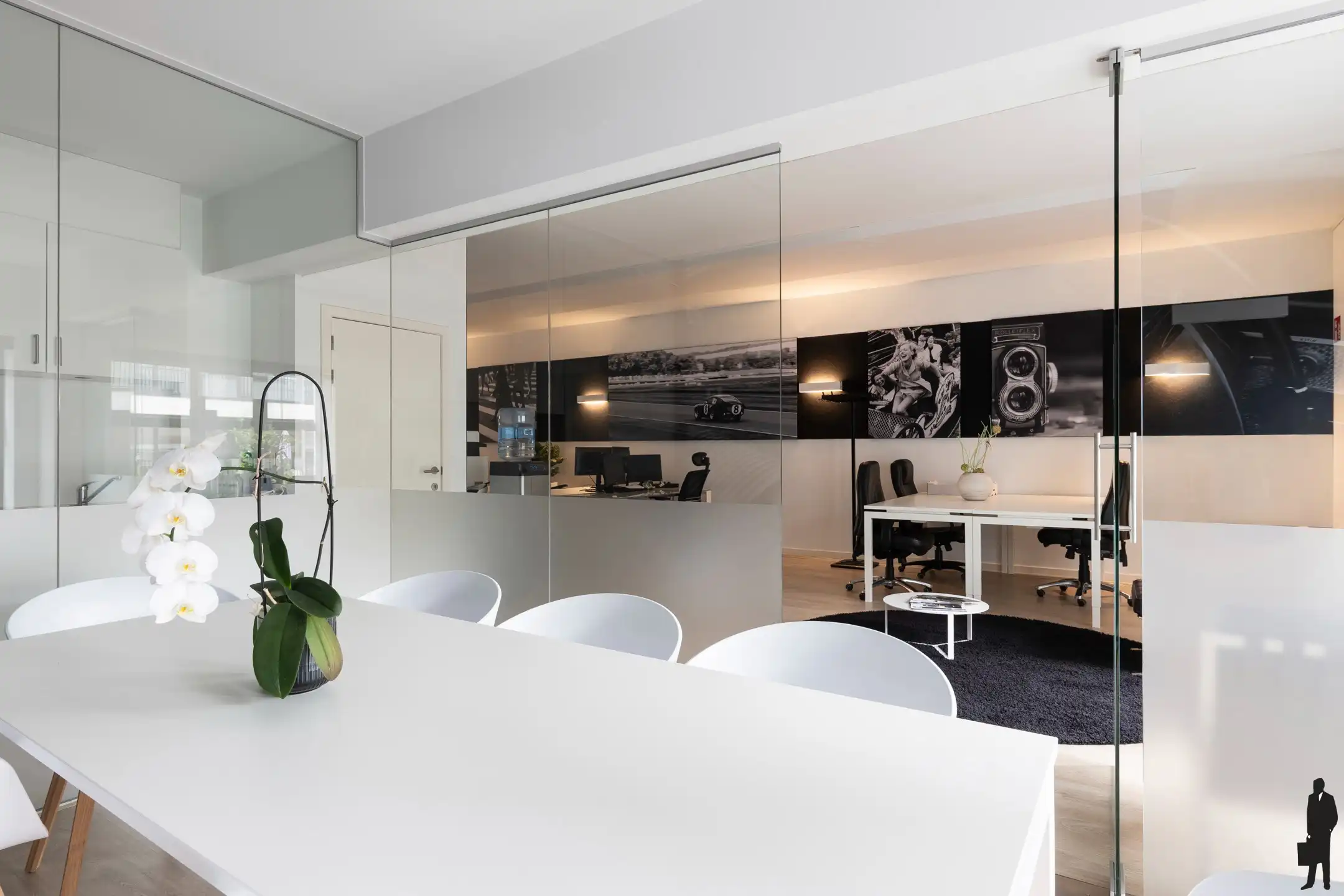 Instapklaar kantoor met terras en parking in Turnhout foto 9