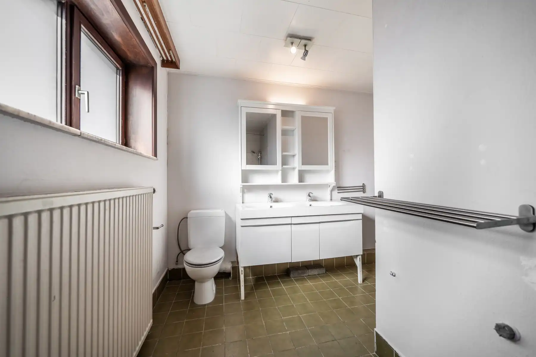 Grote woning in de dorpskern van Meerbeek foto 11