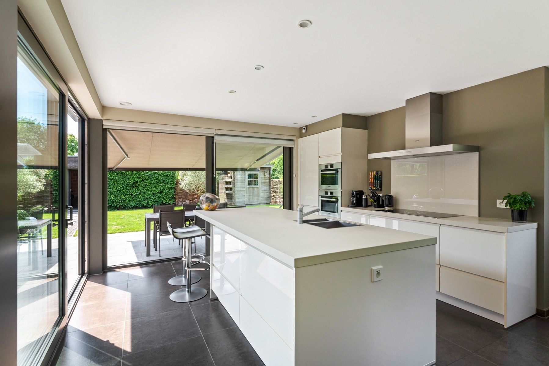 Prachtige woning op uitstekende ligging met garage foto 4