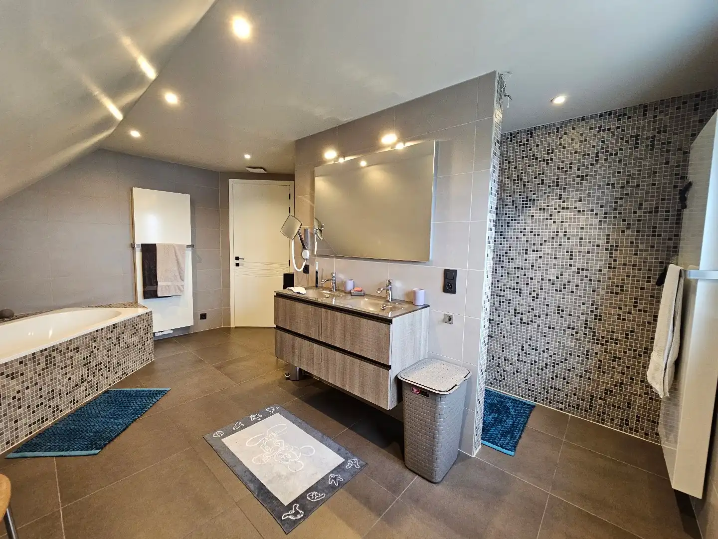 Prachtige, instapklare woning met 6 slaapkamers en ruime tuin. foto 18