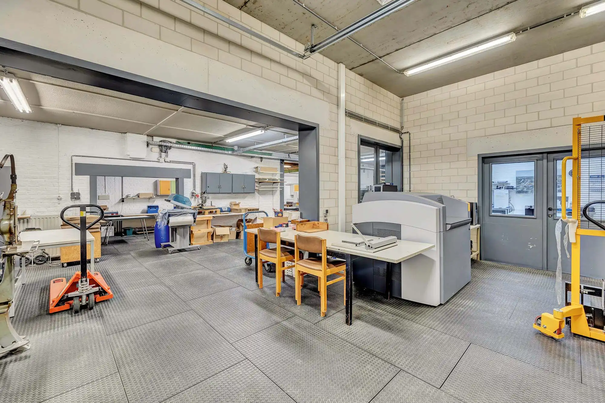 Unieke combinatie van wooncomfort, atelier en tuin foto 20