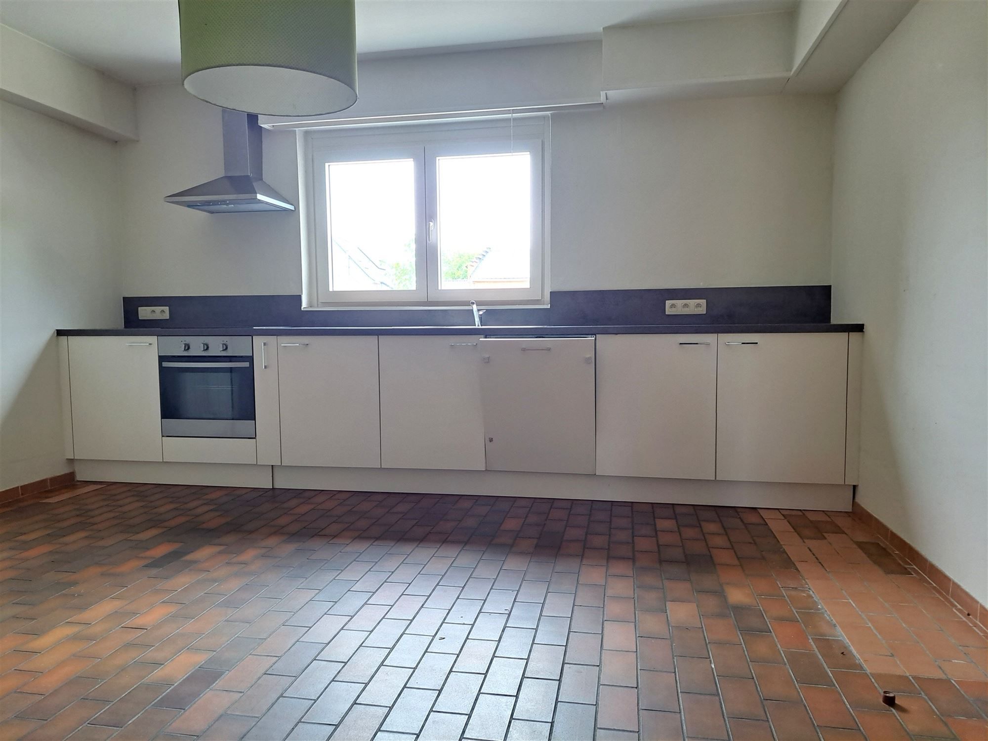 Rustiek landhuis met 3 slaapkamers, garage en grote tuin.  foto 6