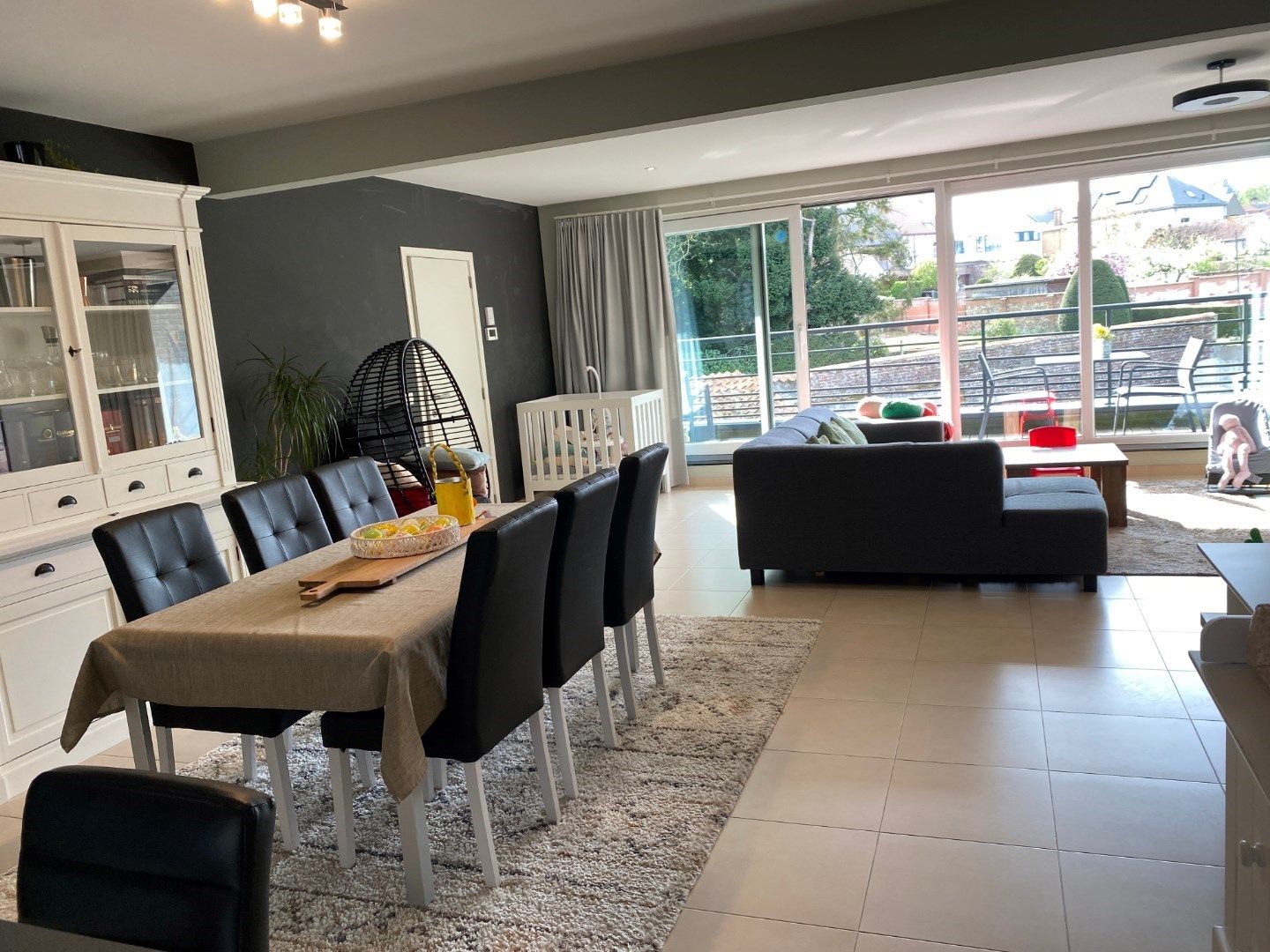 Ruim appartement met 2 terrassen.  foto 4