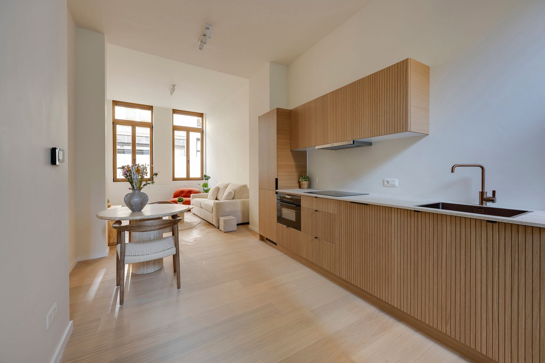 Renovatie appartement met patio in het hart van Antwerpen foto {{pictureIndex}}