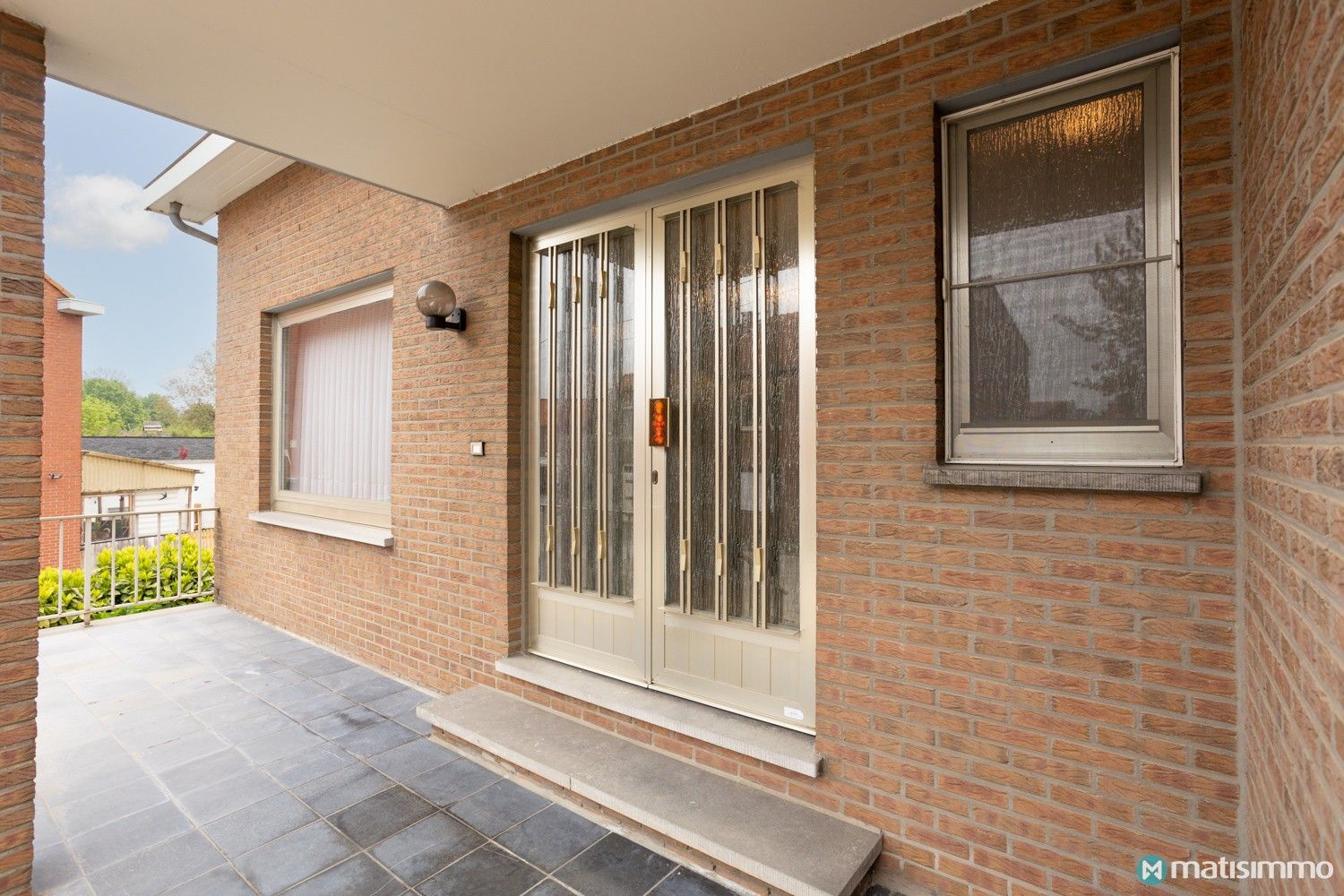 CHARMANTE EENGEZINSWONING MET VEEL POTENTIEEL OP GUNSTIGE LOCATIE TE VLIJTINGEN foto 2
