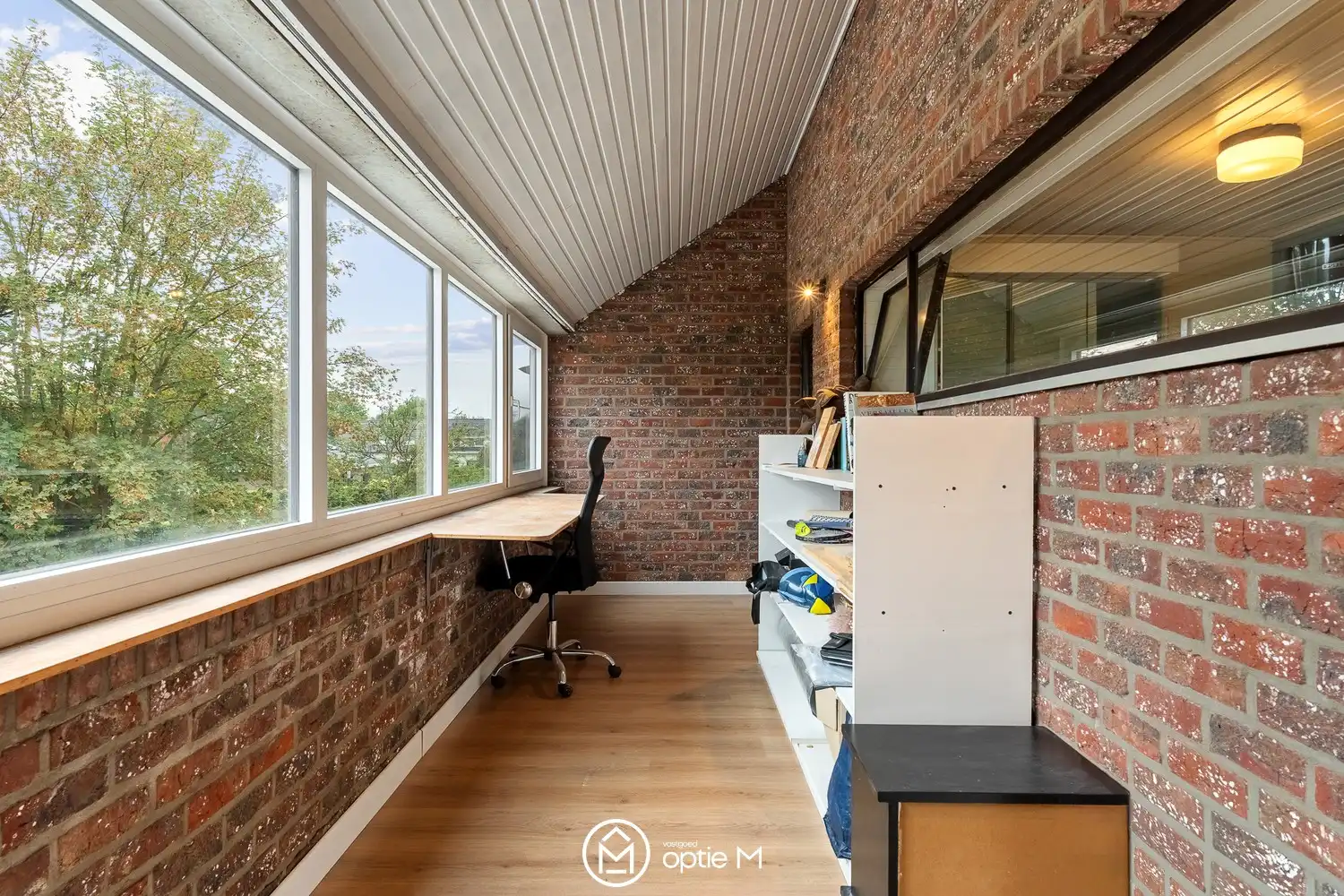VERRASSEND RUIME HALFOPEN WONING MET 361 M², 5 SLAAPKAMERS EN TAL VAN MOGELIJKHEDEN foto 33