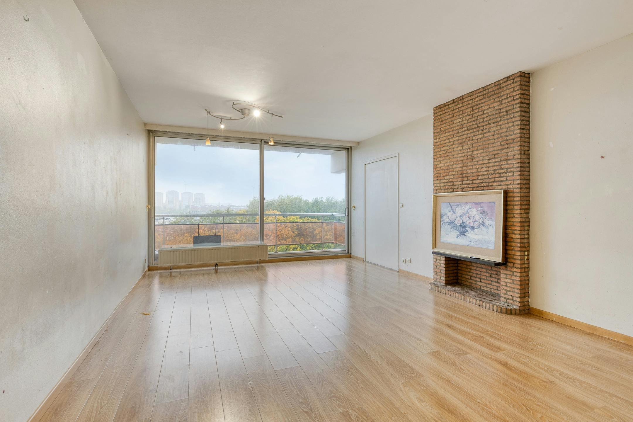 Ruim appartement met garage te koop in Merksem foto 2