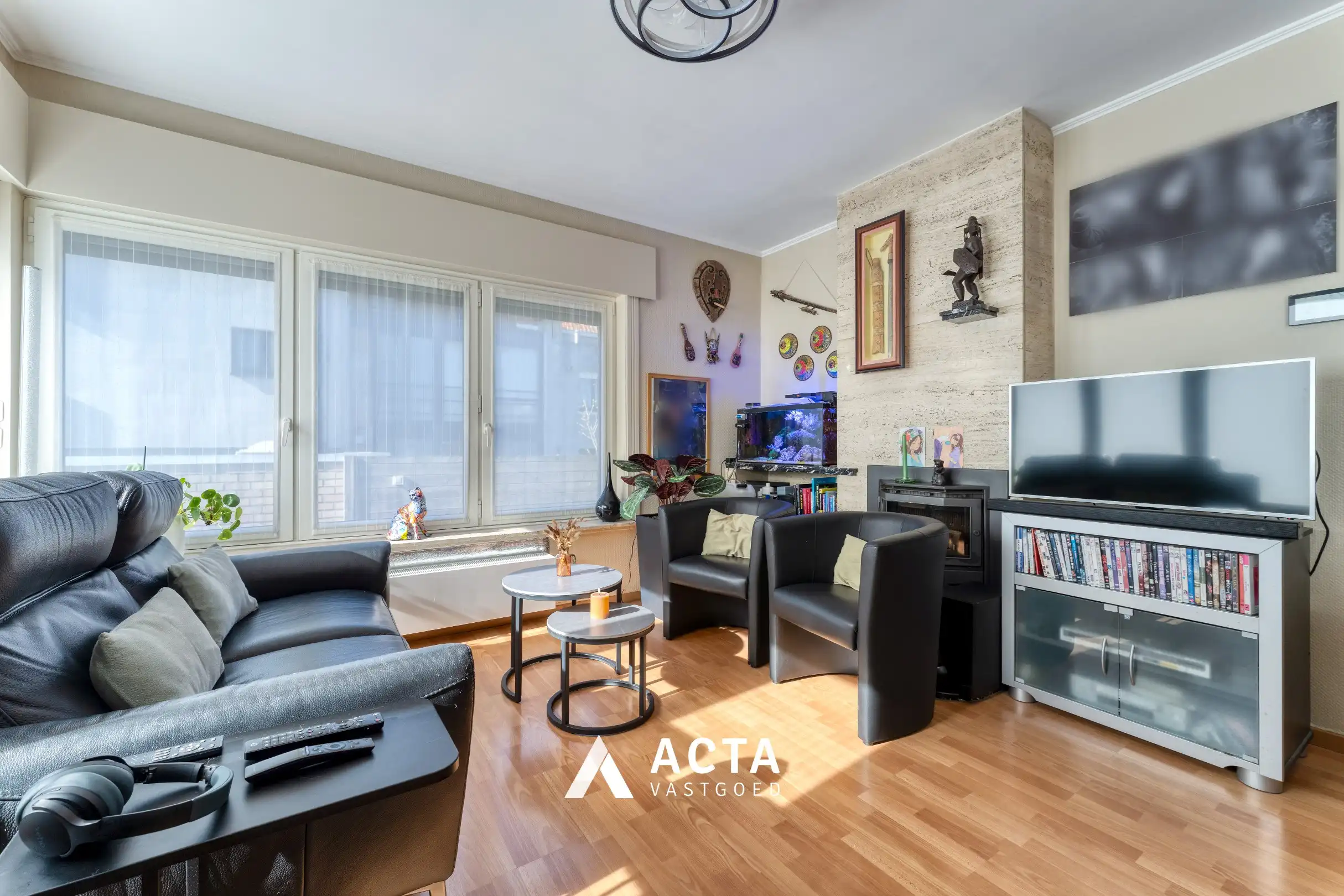 Halfopen bebouwing met vier slaapkamers en dubbele garage in Mariakerke foto 3