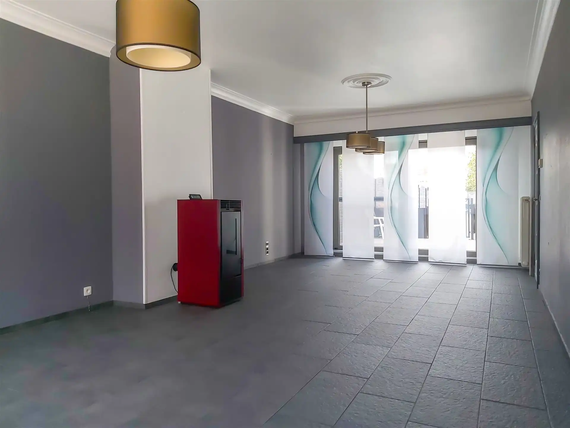 Instapklare gezinswoning met apart bijgebouw met eigen voorzieningen, 4 slaapkamers en inpandige garage op ruim perceel in hartje Maasmechelen! foto 3