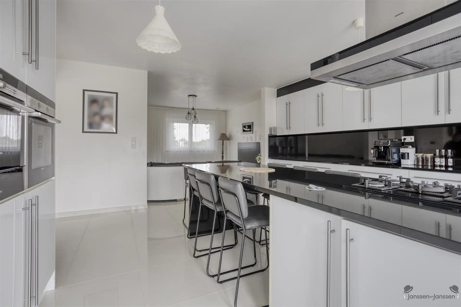 Uitzonderlijk triplex appartement van 251 m² met 5 (mogelijkheid tot 6) slaapkamers en groot terras te Leopoldsburg foto 4