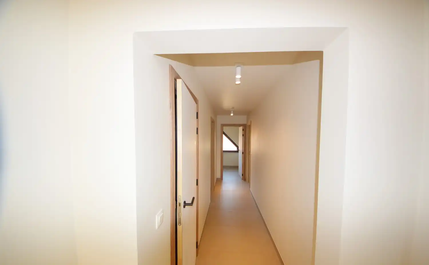 Ruim en lichtrijk gerenoveerd appartement (140 m²) INCL. 2 PARKEERPLAATSEN foto 11