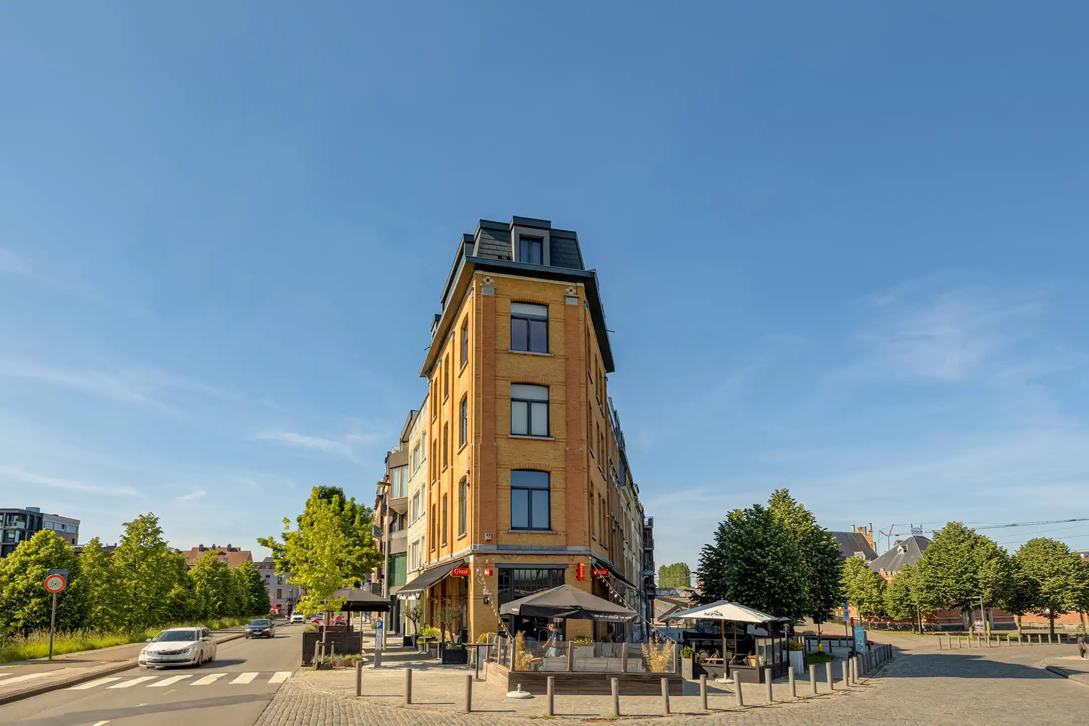 Lichtrijk hoekappartement met open zicht aan Damplein foto 11
