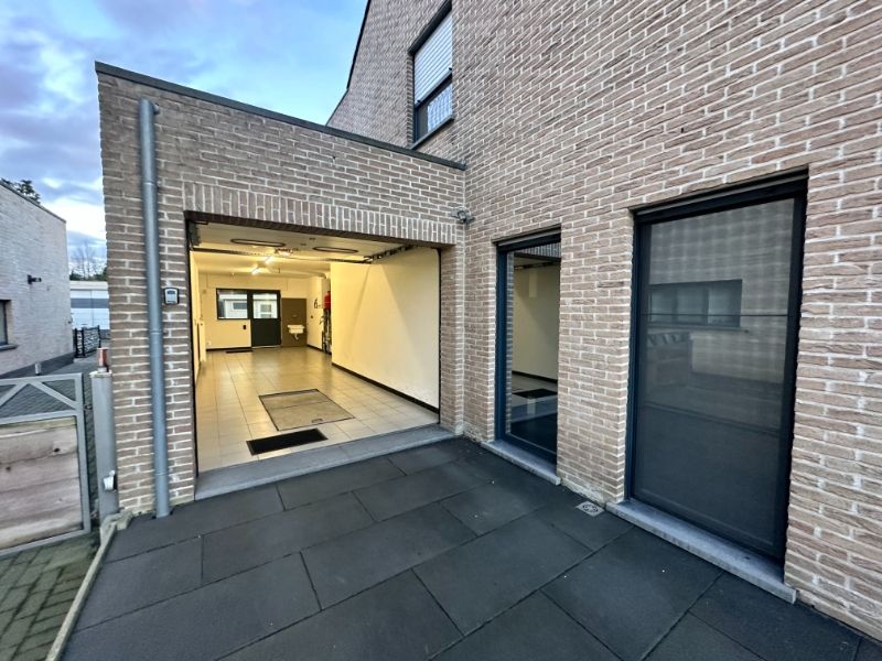 Prachtige ruime woning met 3 slaapkamers, garage en zonnige tuin foto 33