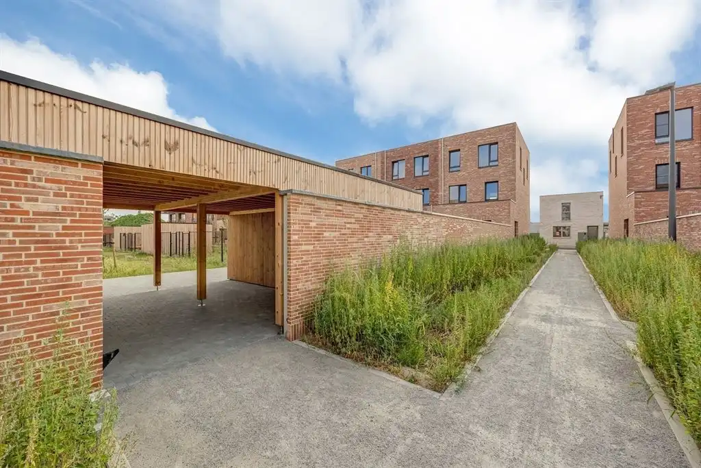 Nieuwbouwwoning onder registratie op toplocatie foto 27