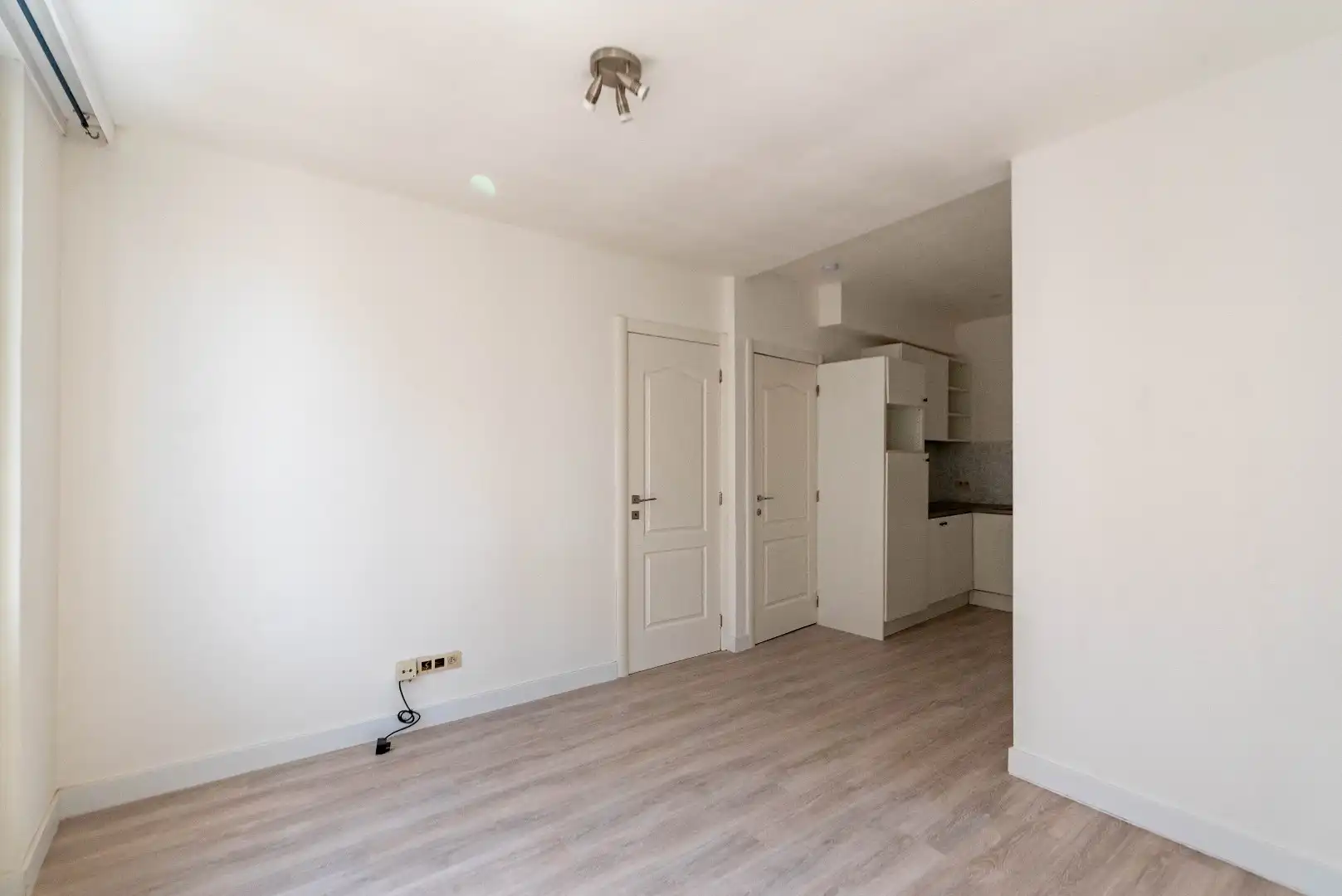 Instapklaar appartement met veel lichtinval en terras foto 3