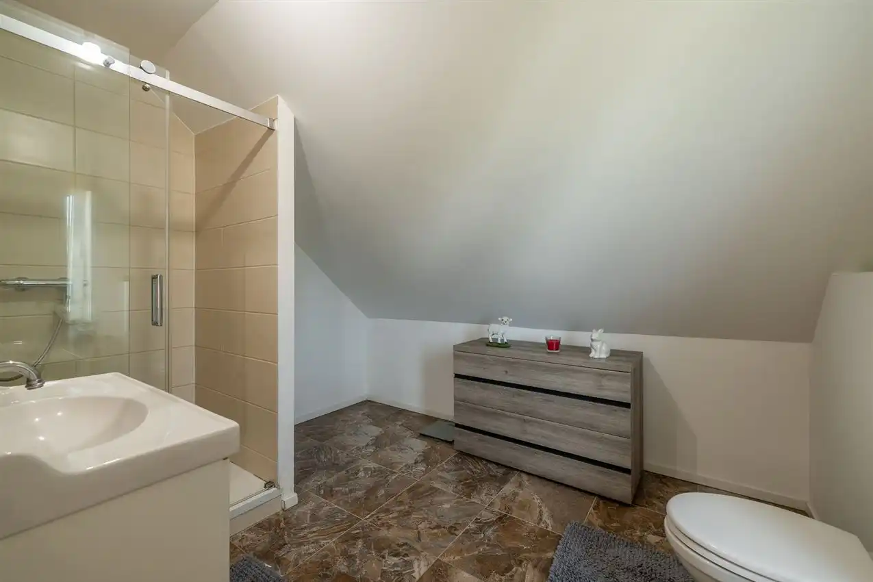 villastijl,vernieuwd in 2018, label D, mooi perceel foto 24