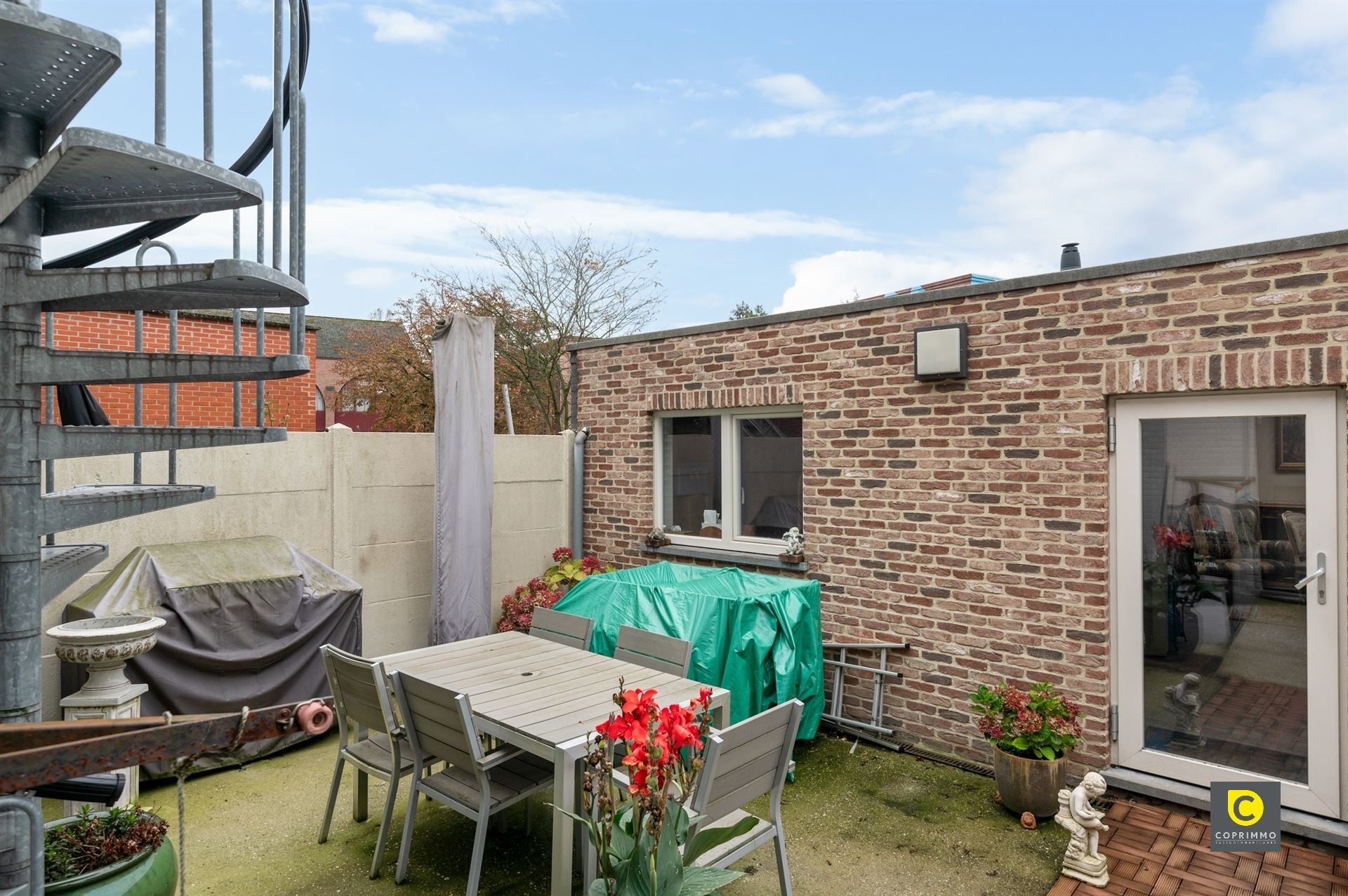 Interessant handelsgelijksvloers met duplex appartement foto 12