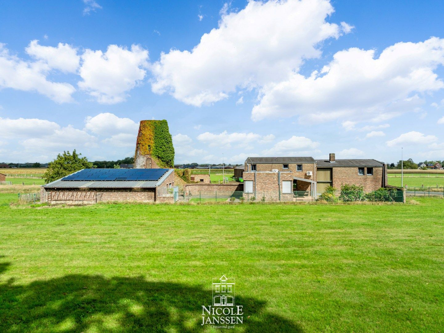 Unieke eigendom met landhuis en authentieke molen op een royaal perceel foto 2