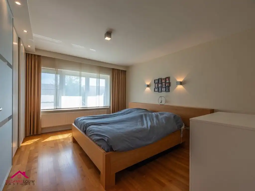 Charmante, ruime half-vrijstaande gezinswoning foto 40
