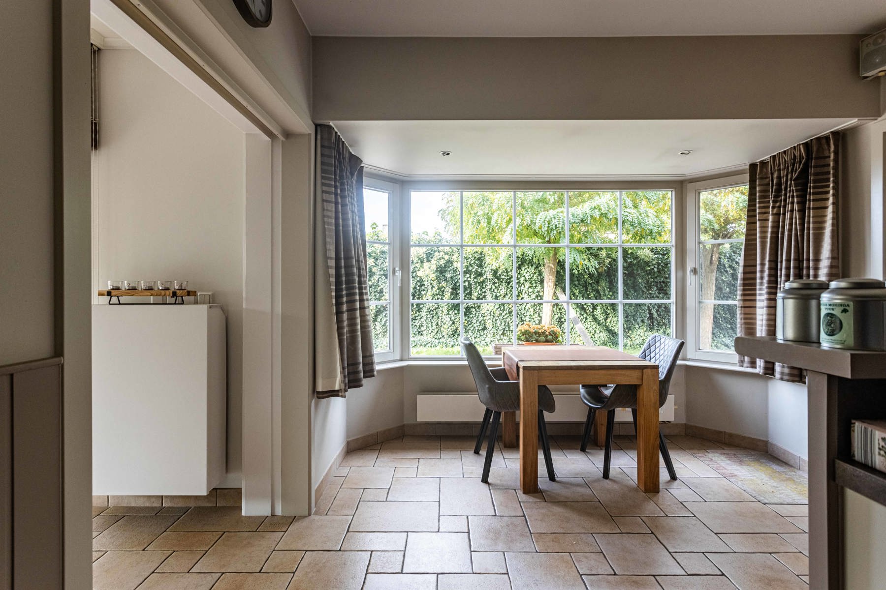 Gezinswoning met praktijkruimte in een rustige wijk foto 11