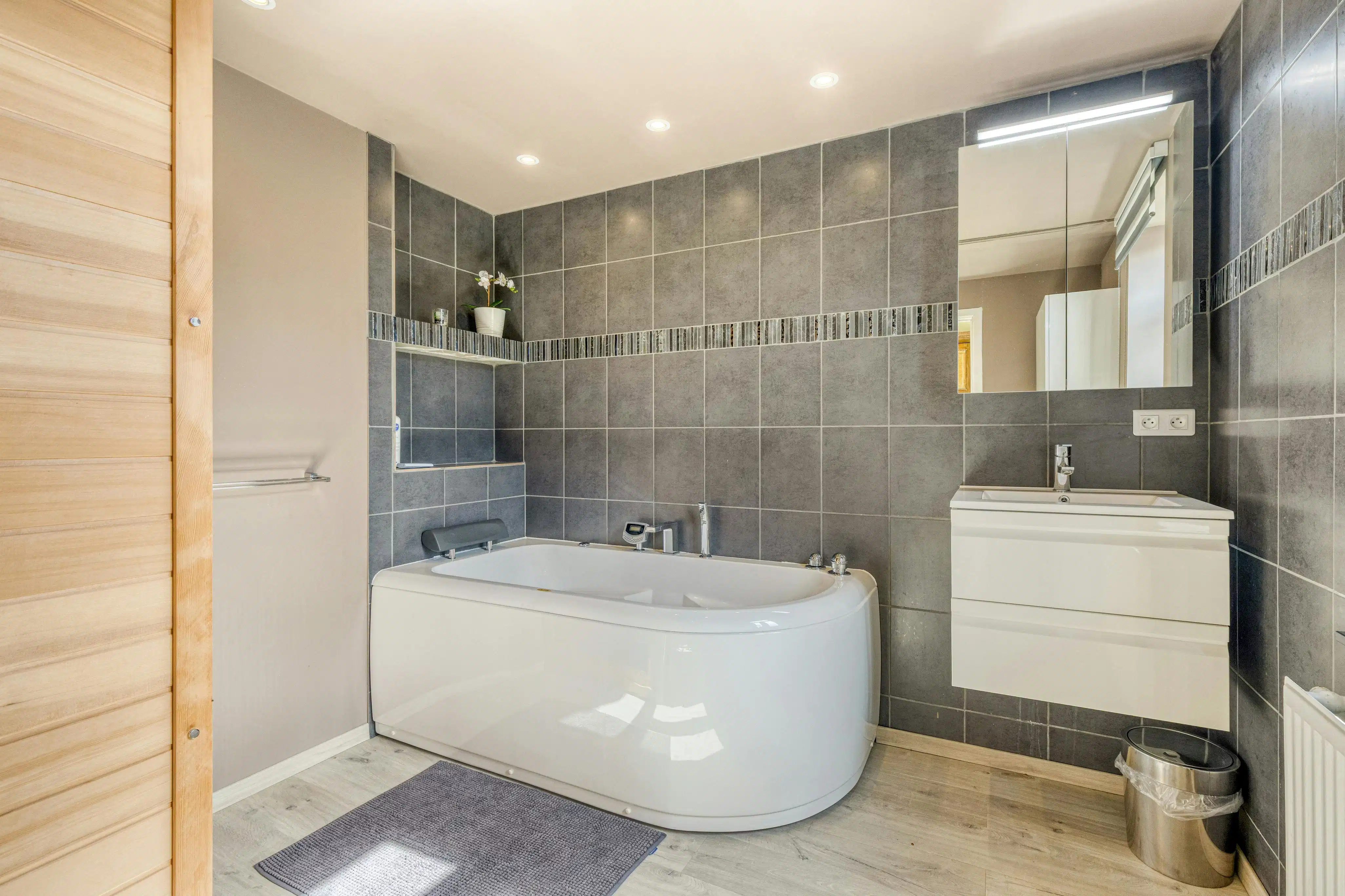 Gerenoveerd huis met wellness te koop in Zottegem foto 8