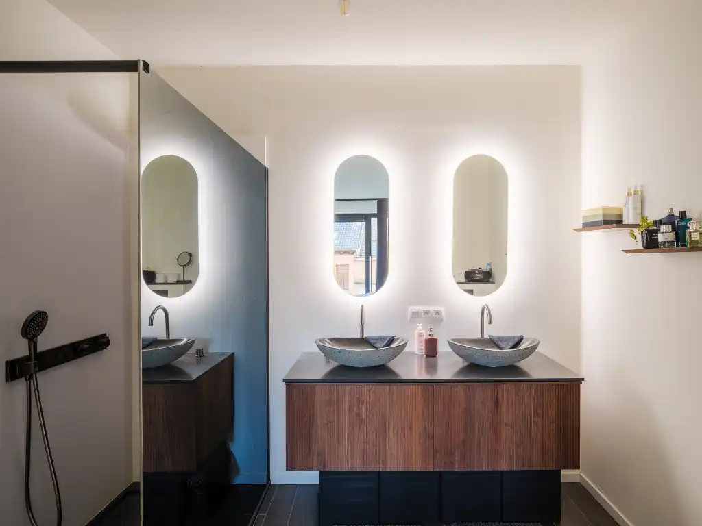 Ruim en lichtrijk dakappartement met twee slaapkamers, bureau en royaal zonneterras in de dynamische omgeving van de Nieuwe Voorhaven. foto 11