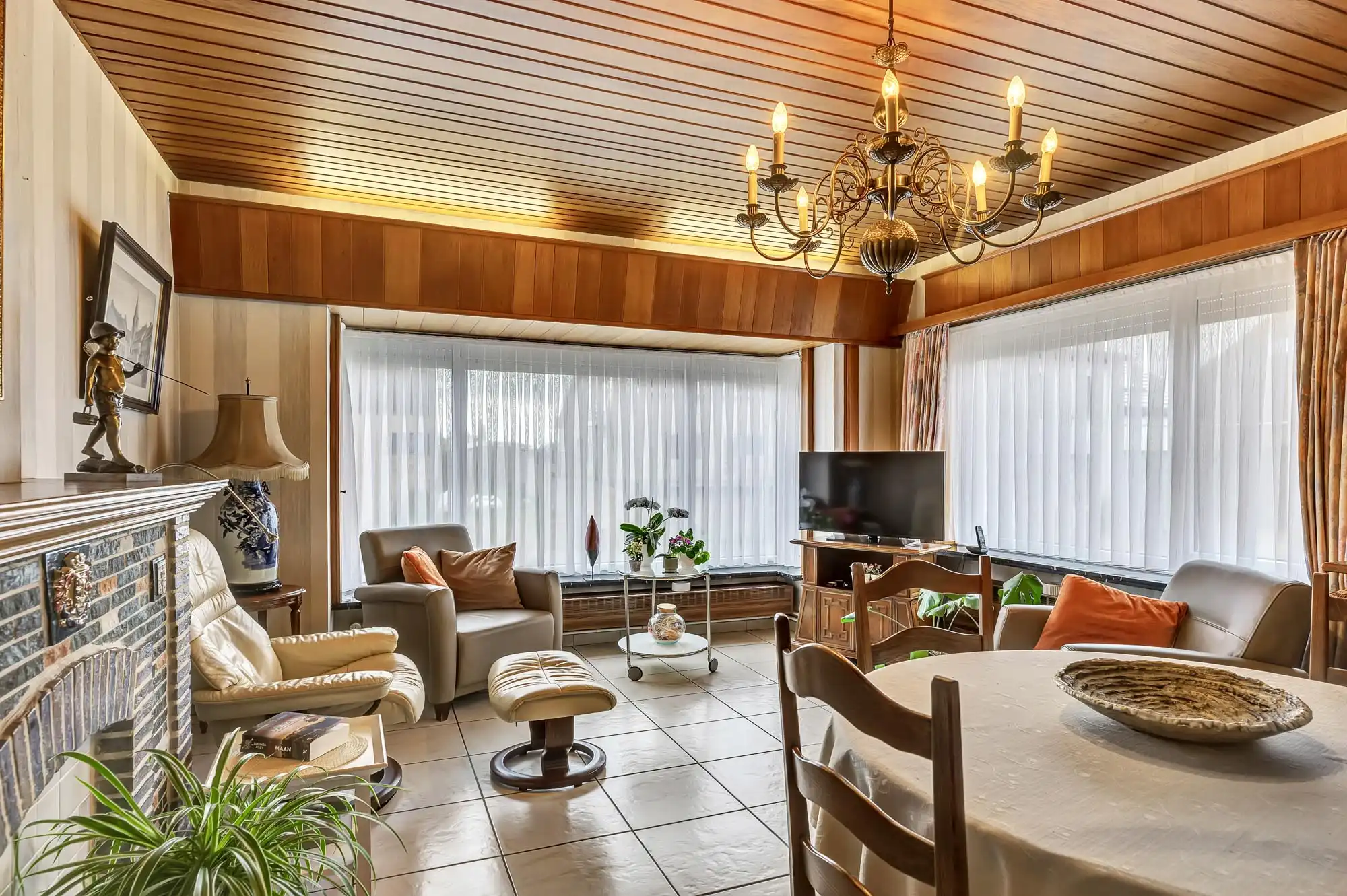 Goed onderhouden gelijkvloerse woning met garage en tuin foto 3