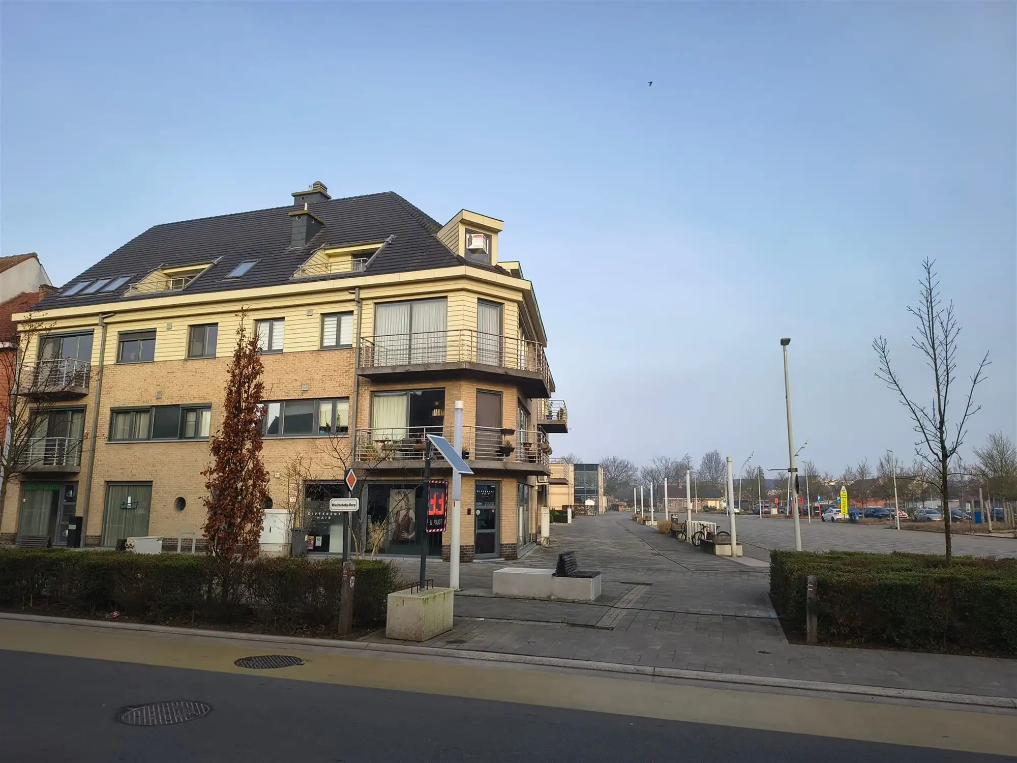 Ruim en lichtrijk dakappartement met 2 slaapkamers en ondergrondse autostaanplaats foto 13