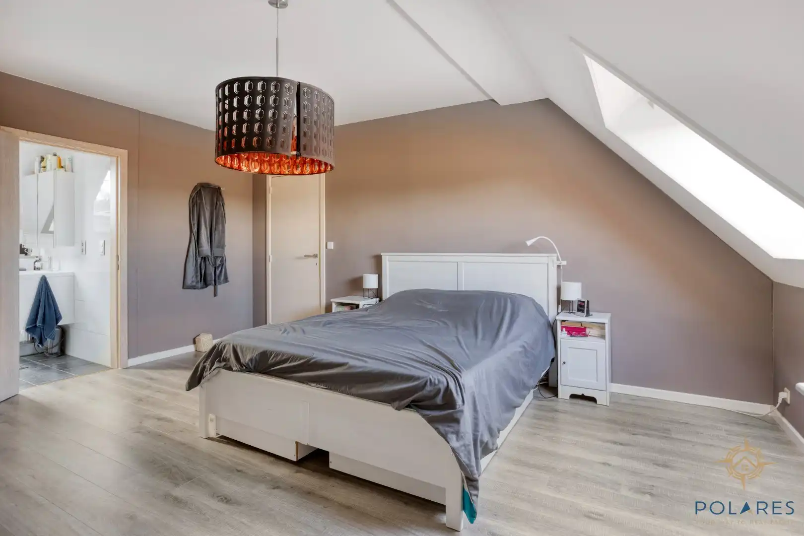 Goed gelegen taverne met woonst en grote parking foto 25