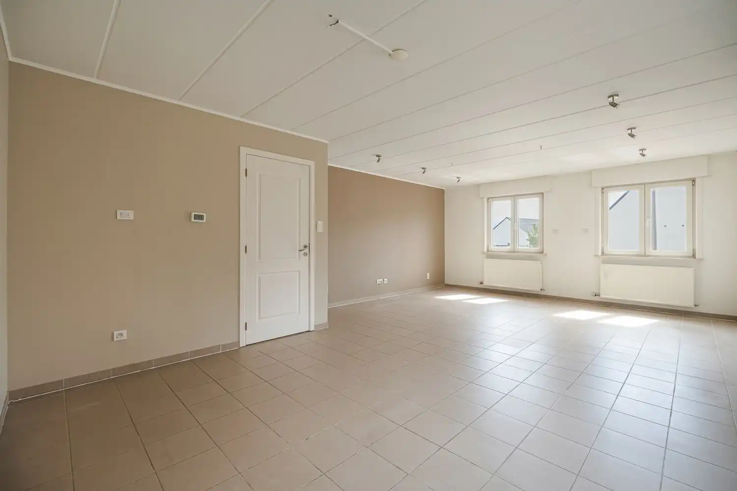 Ruim en veelzijdig appartement met 3 slaapkamers nabij het centrum van Lanaken foto 6