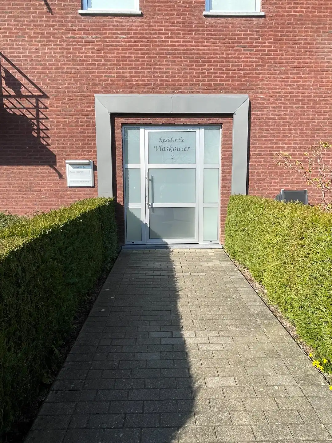 Ruim 2-slaapkamer appartement met garage in Kuurne foto 12