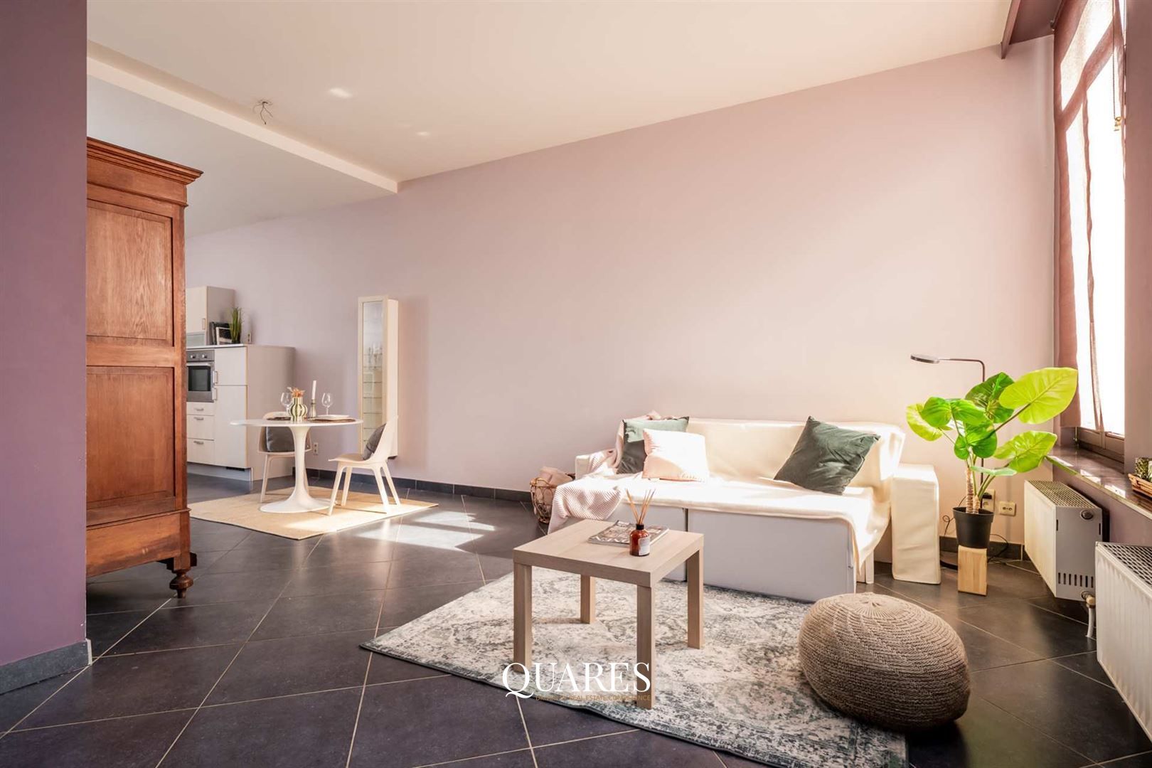 Instapklaar app. met terras in historisch centrum foto 5