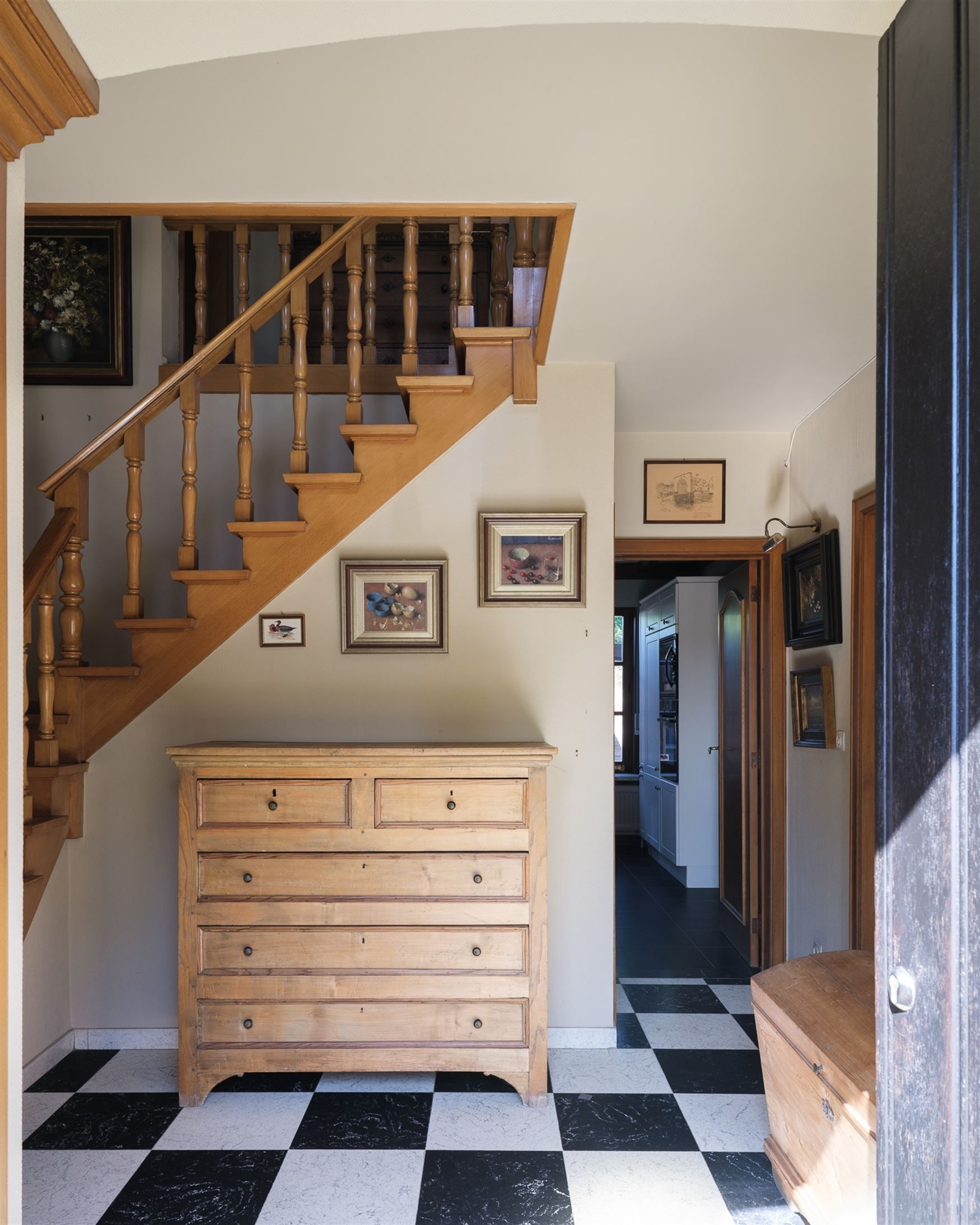 Op te frissen villa met karakter en potentieel foto 8