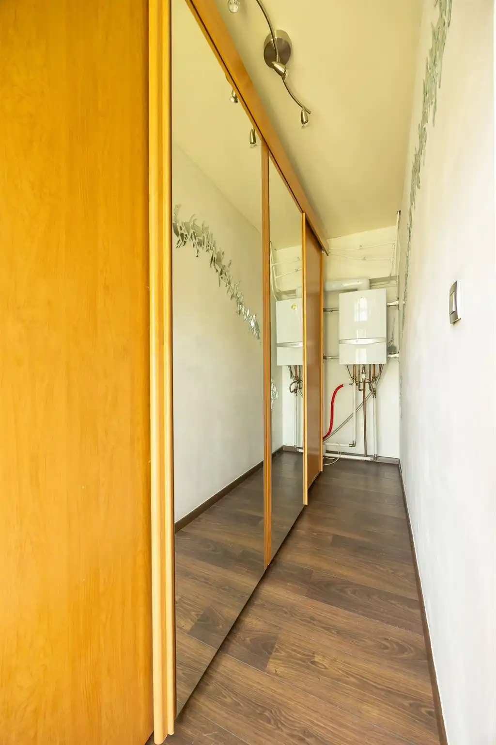 Ruime gezinswoning met groene stadskoer foto 15