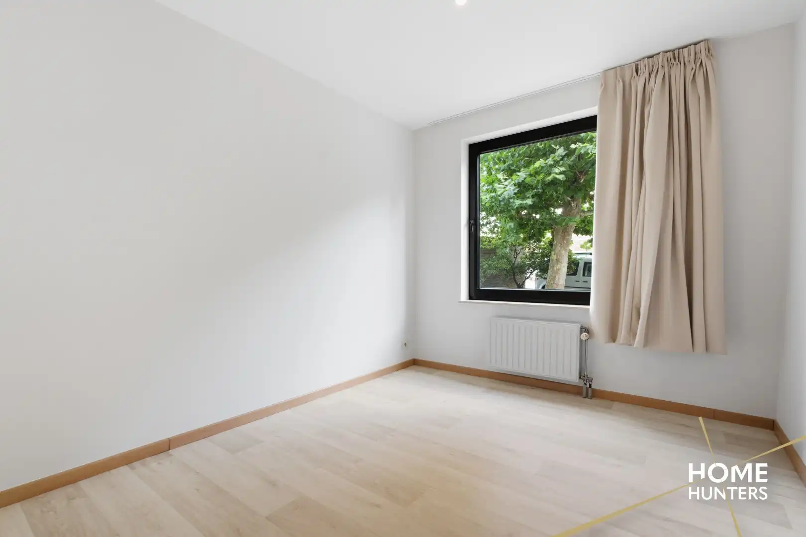 Lichtrijk gelijkvloers appartement in centrum Roeselare foto 10
