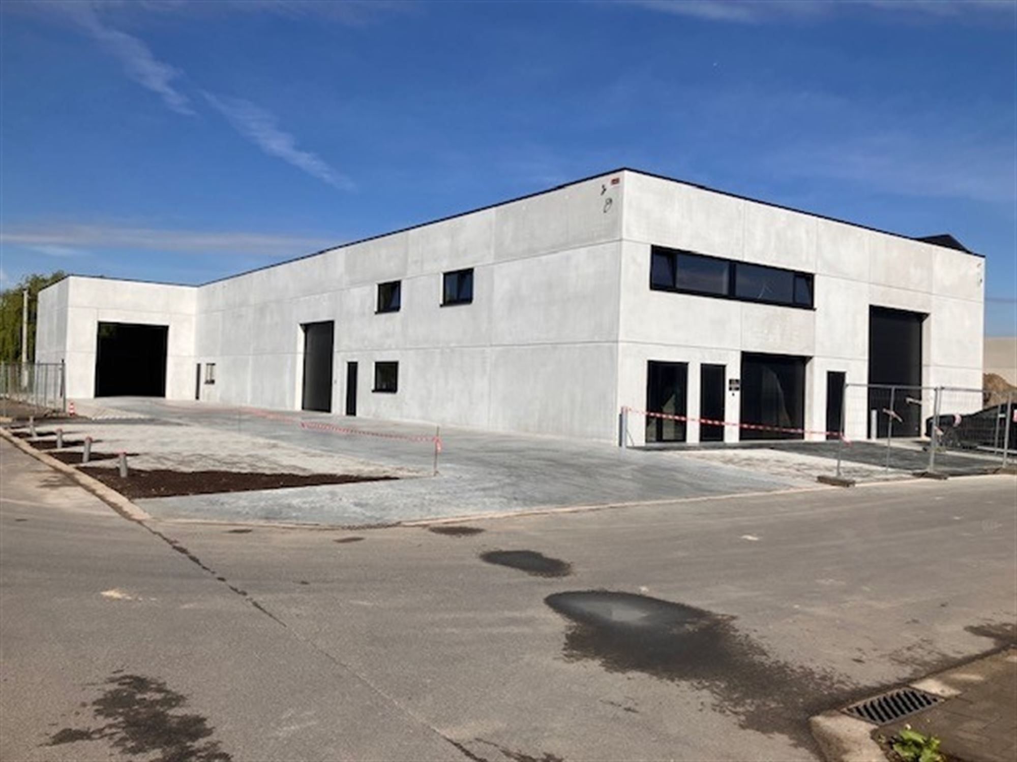 Loods 412m² te Sleidinge  foto {{pictureIndex}}