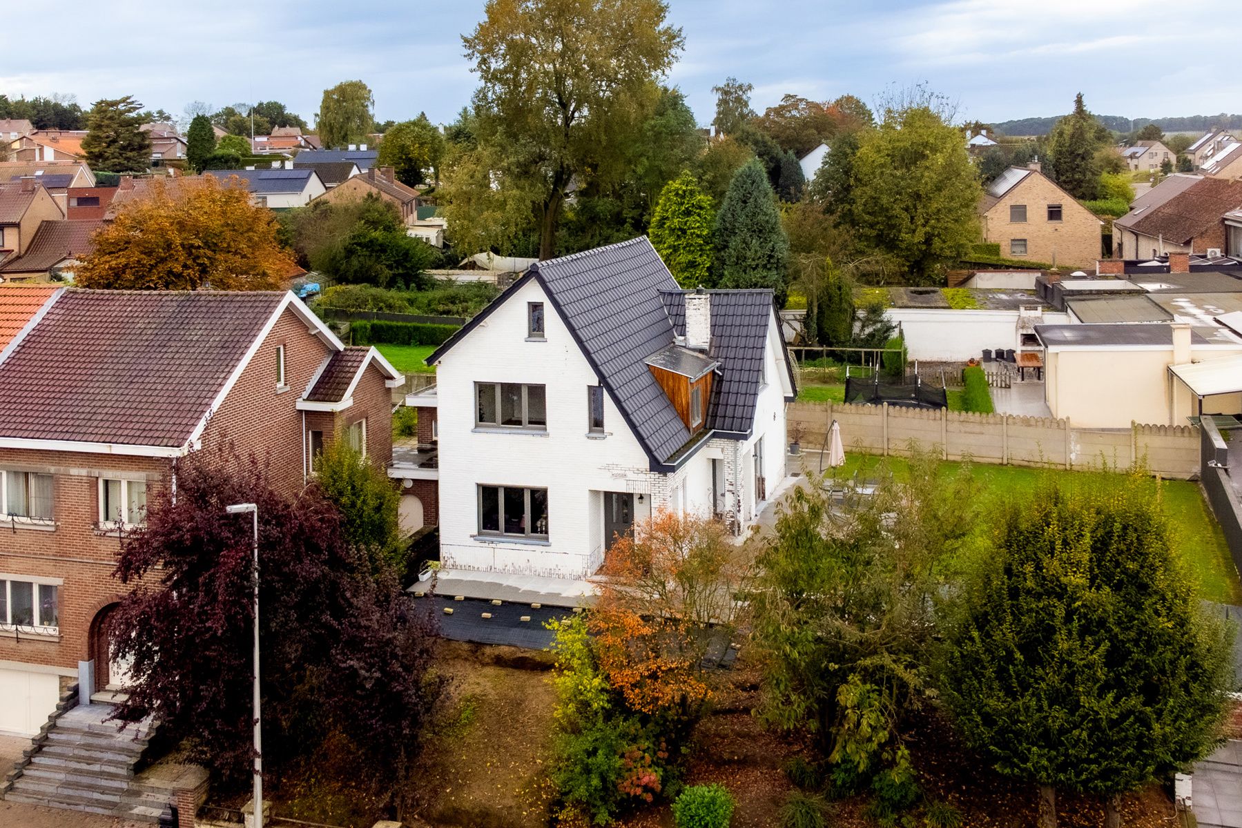 Charmant gerenoveerde gezinswoning met 3 slaapkamers!  foto {{pictureIndex}}