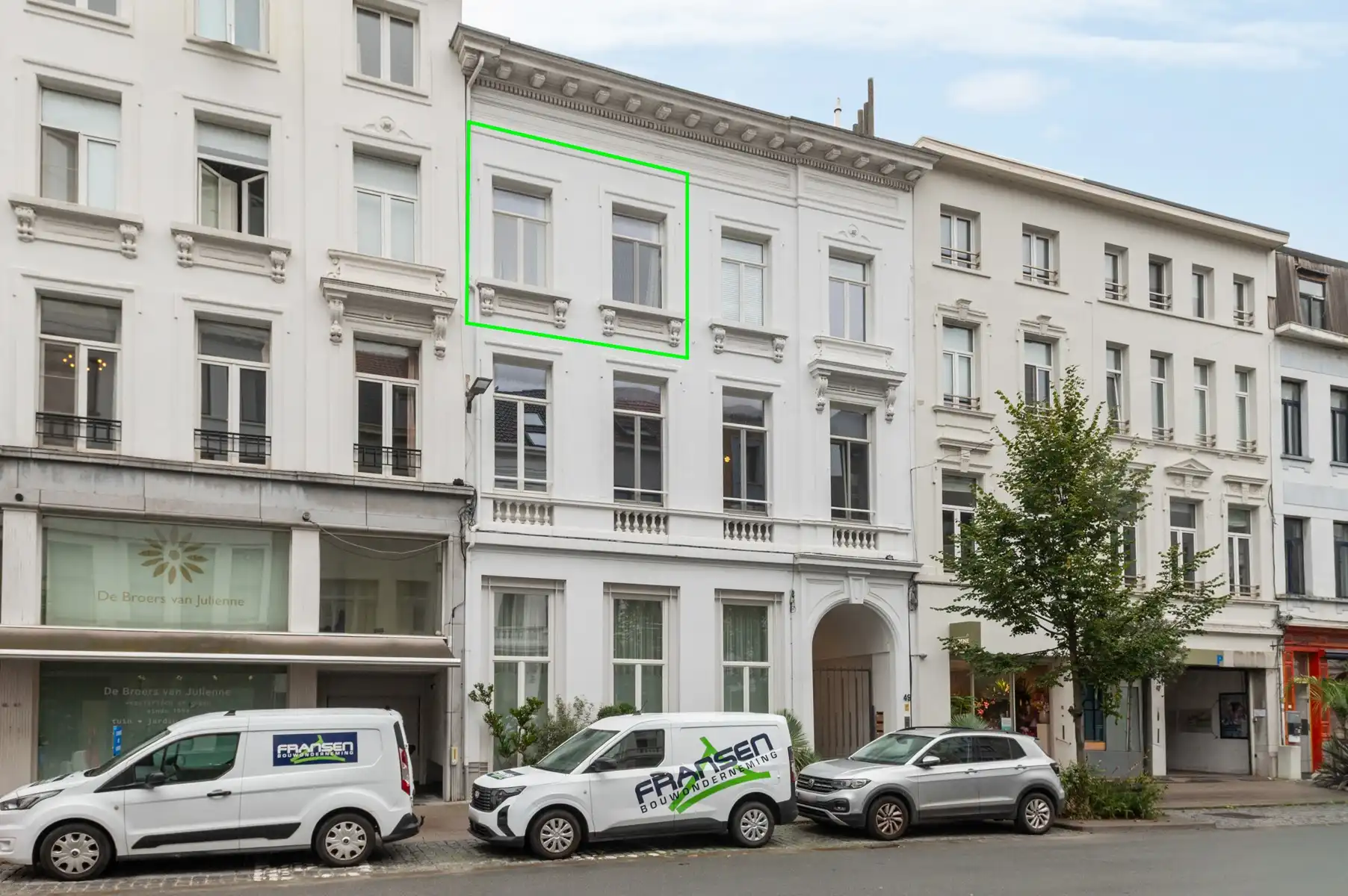 Lichtrijk appartement in authentiek herenhuis op gegeerde locatie foto {{pictureIndex}}