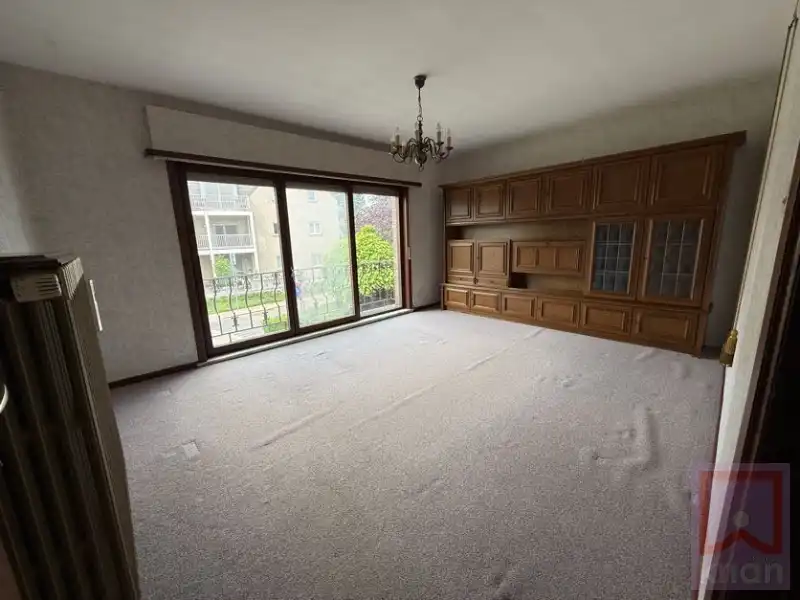 Ruime woning met tuin, 2 grote garages en kelder op 688m²! foto 17