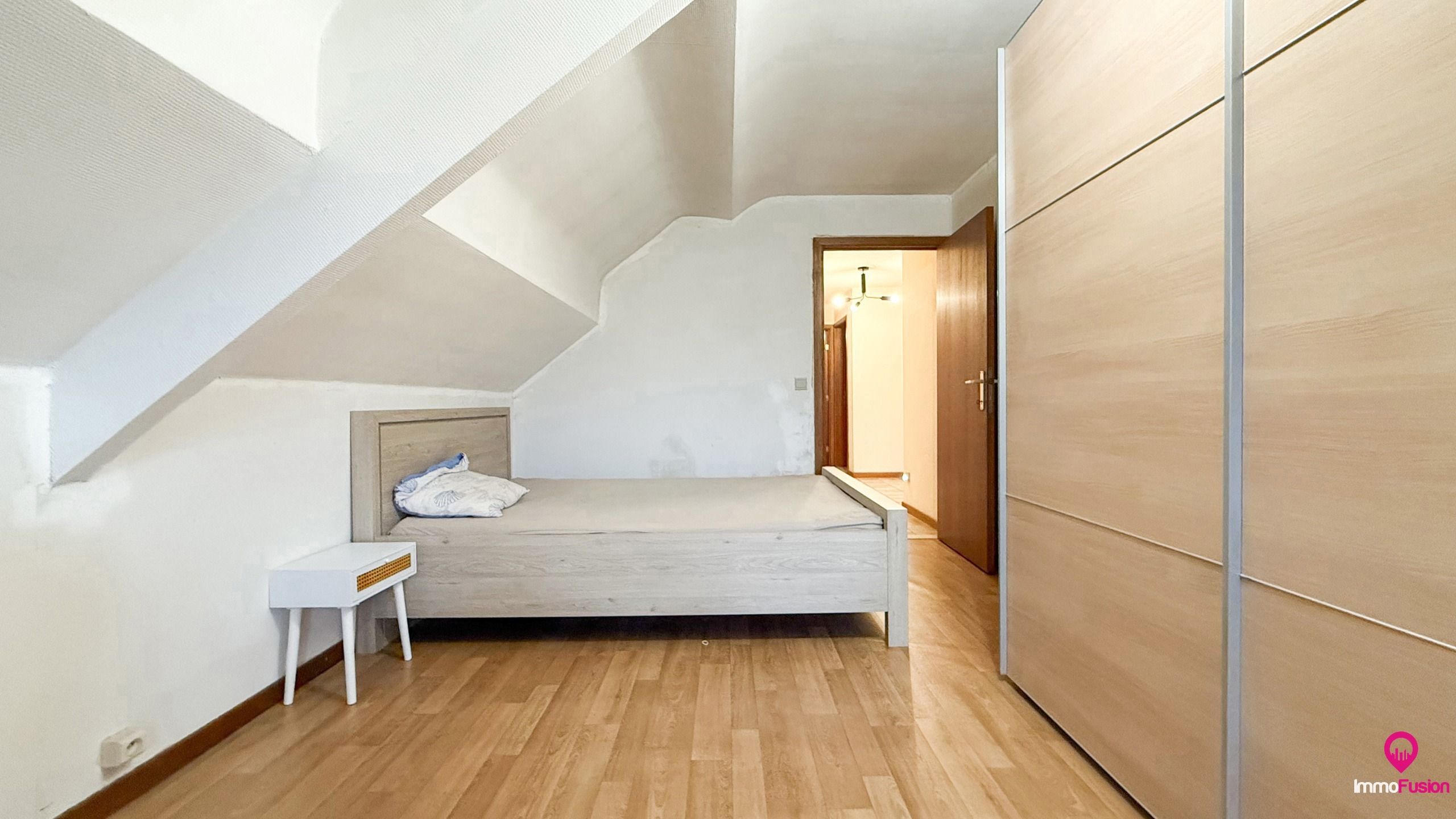 Woning 4 slpk met commerciële vergunning op centrale ligging foto 32