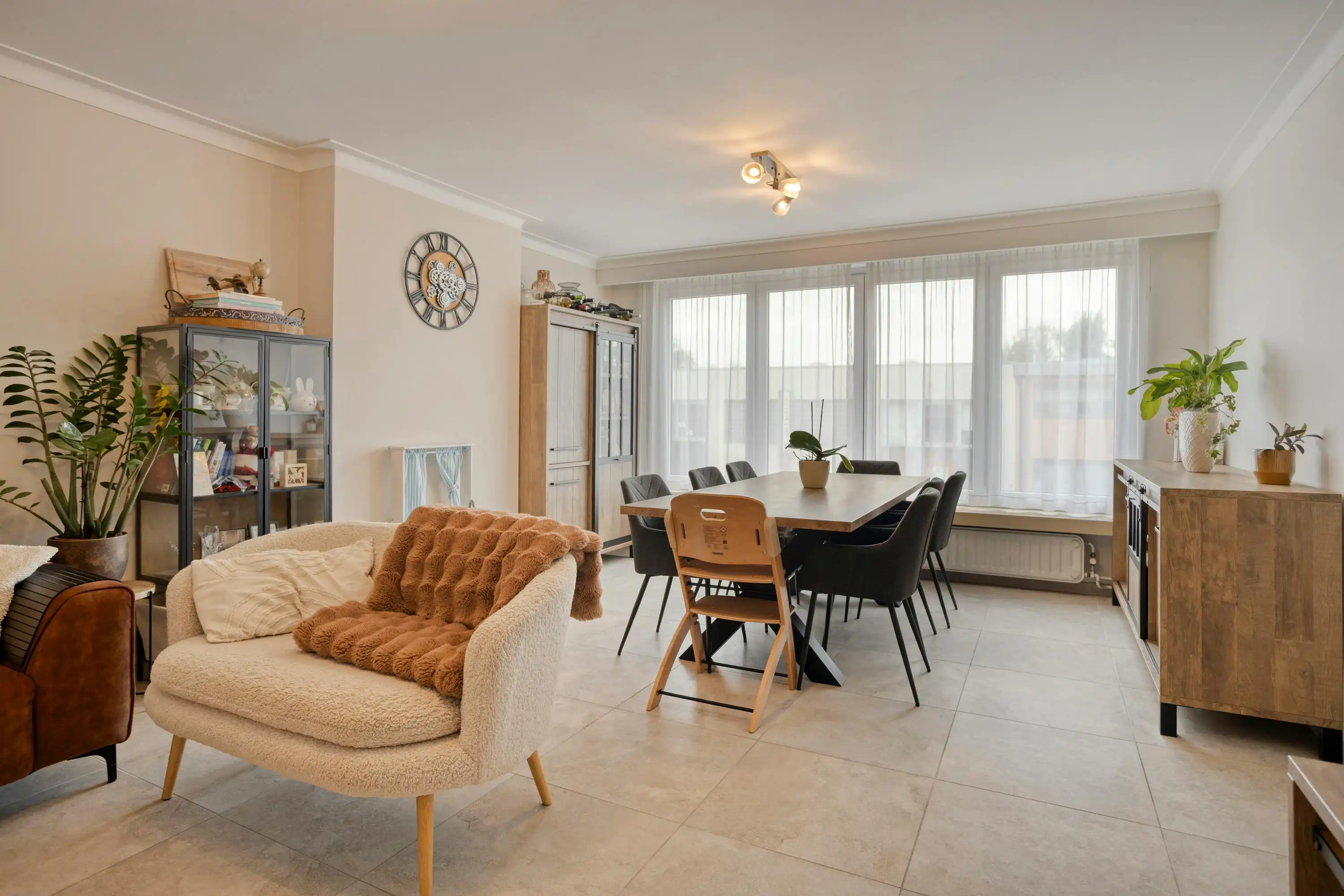 Instapklaar appartement vlakbij het Rivierenhof te koop! foto 2