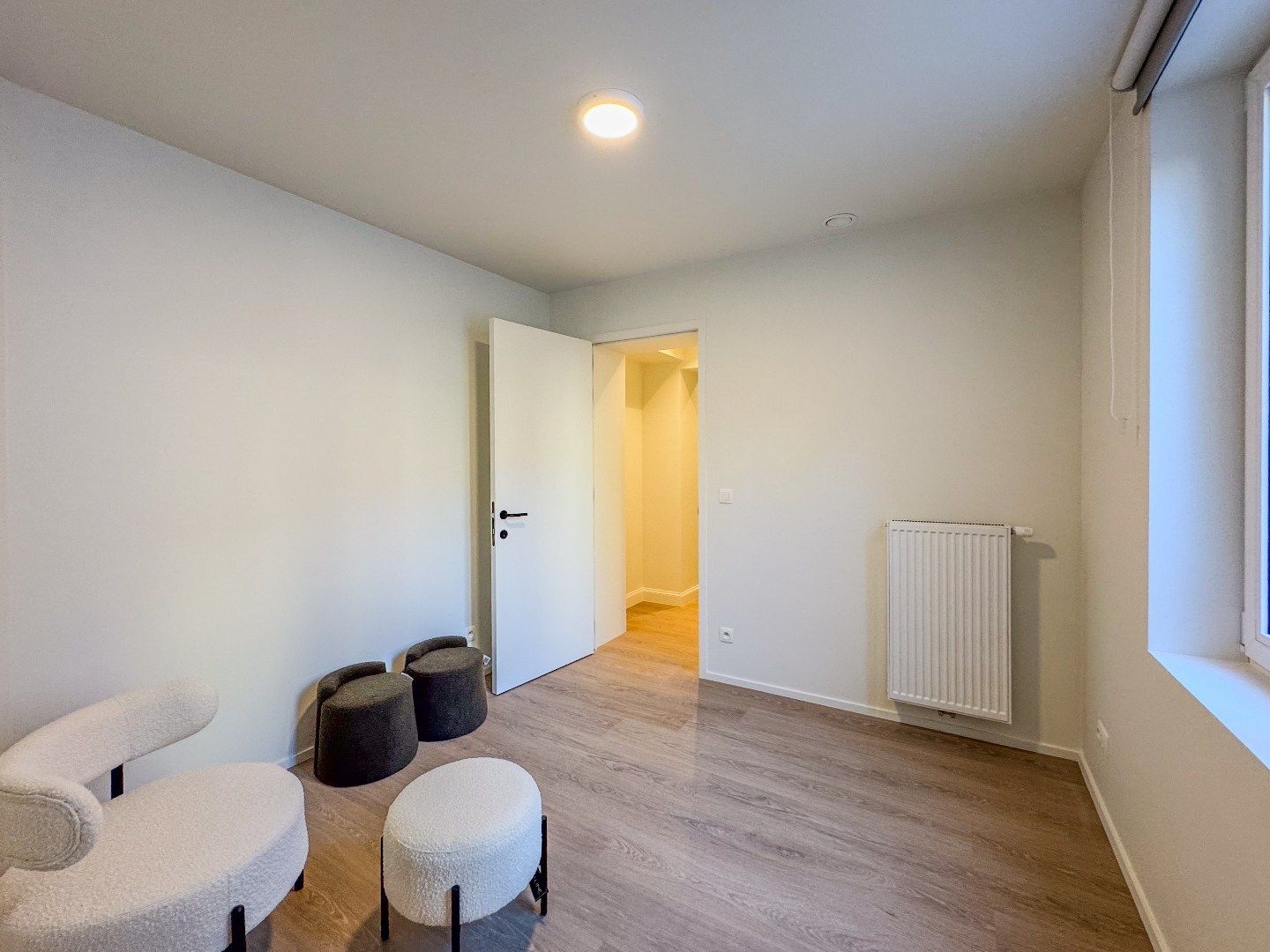 Ruim appartement met 2 slaapkamers en terras in het centrum. foto 19