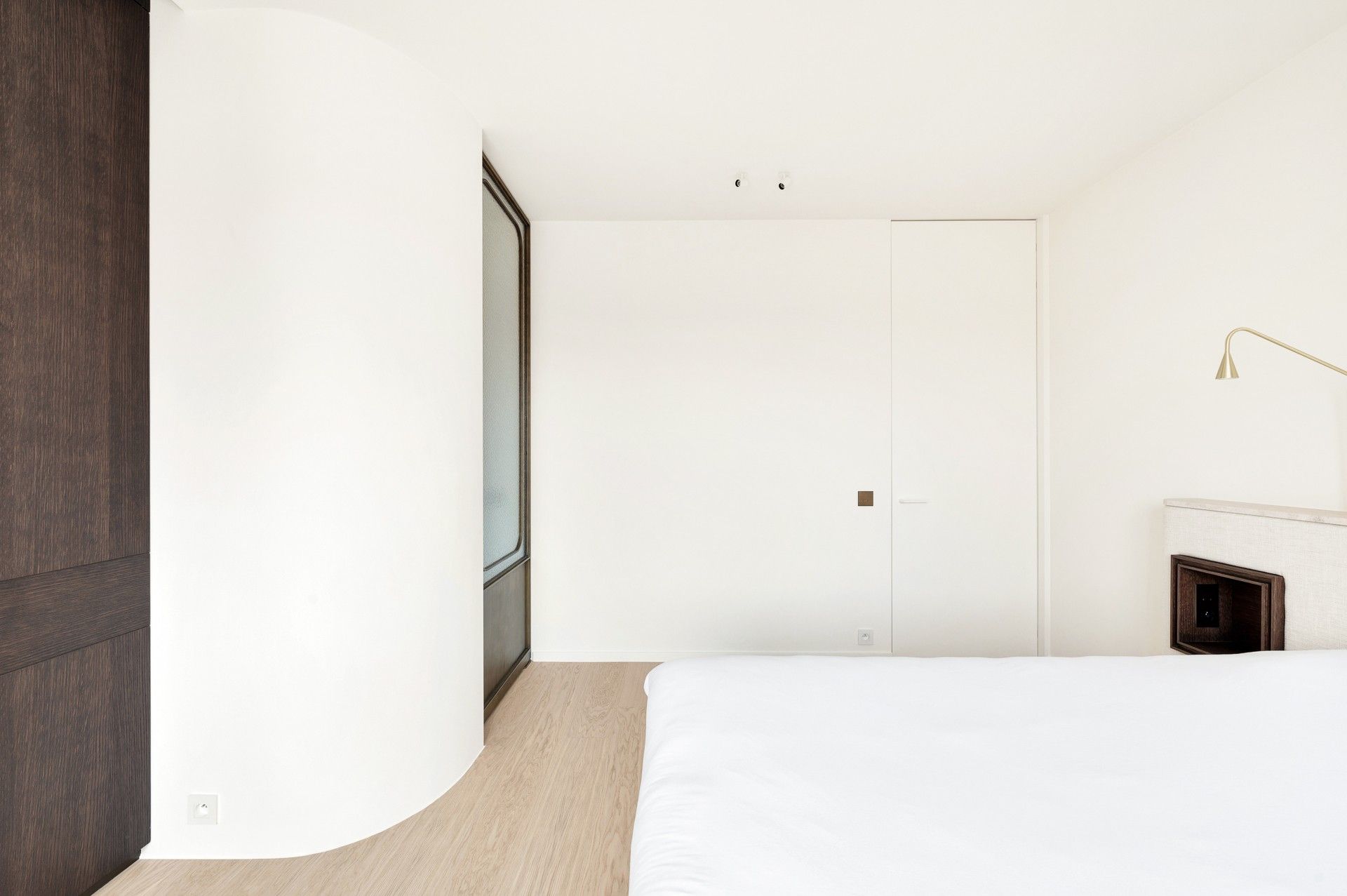 Exclusief en luxueus gerenoveerd appartement met frontaal zeezicht op topligging in Het Zoute foto 29