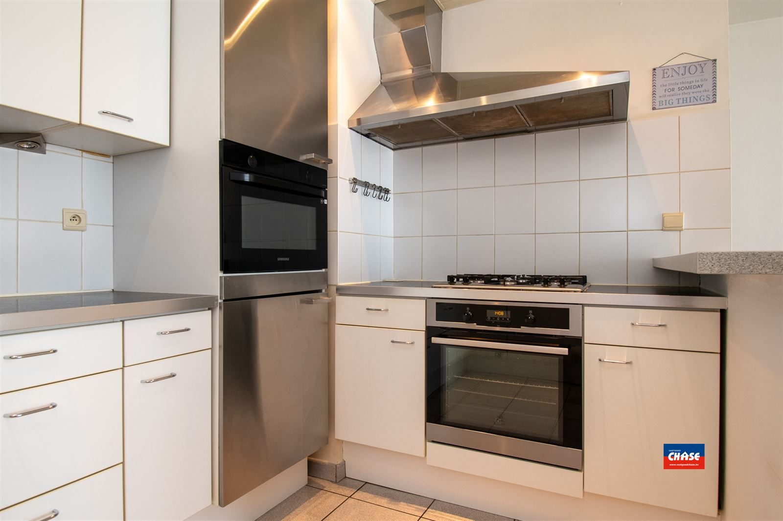 IN OPTIE !!! Verzorgd appartement met 3 slaapkamers, terras en ondergrondse autostaanplaats foto 4