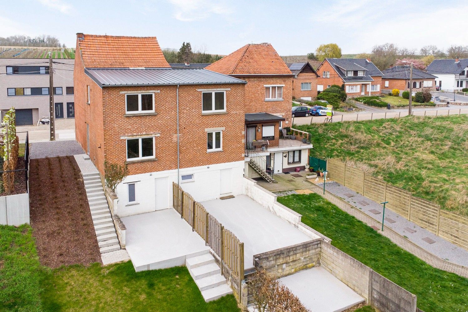 Volledig vernieuwd appartementsgebouw met twee drie slaapkamer appartementen met tuin. foto 59