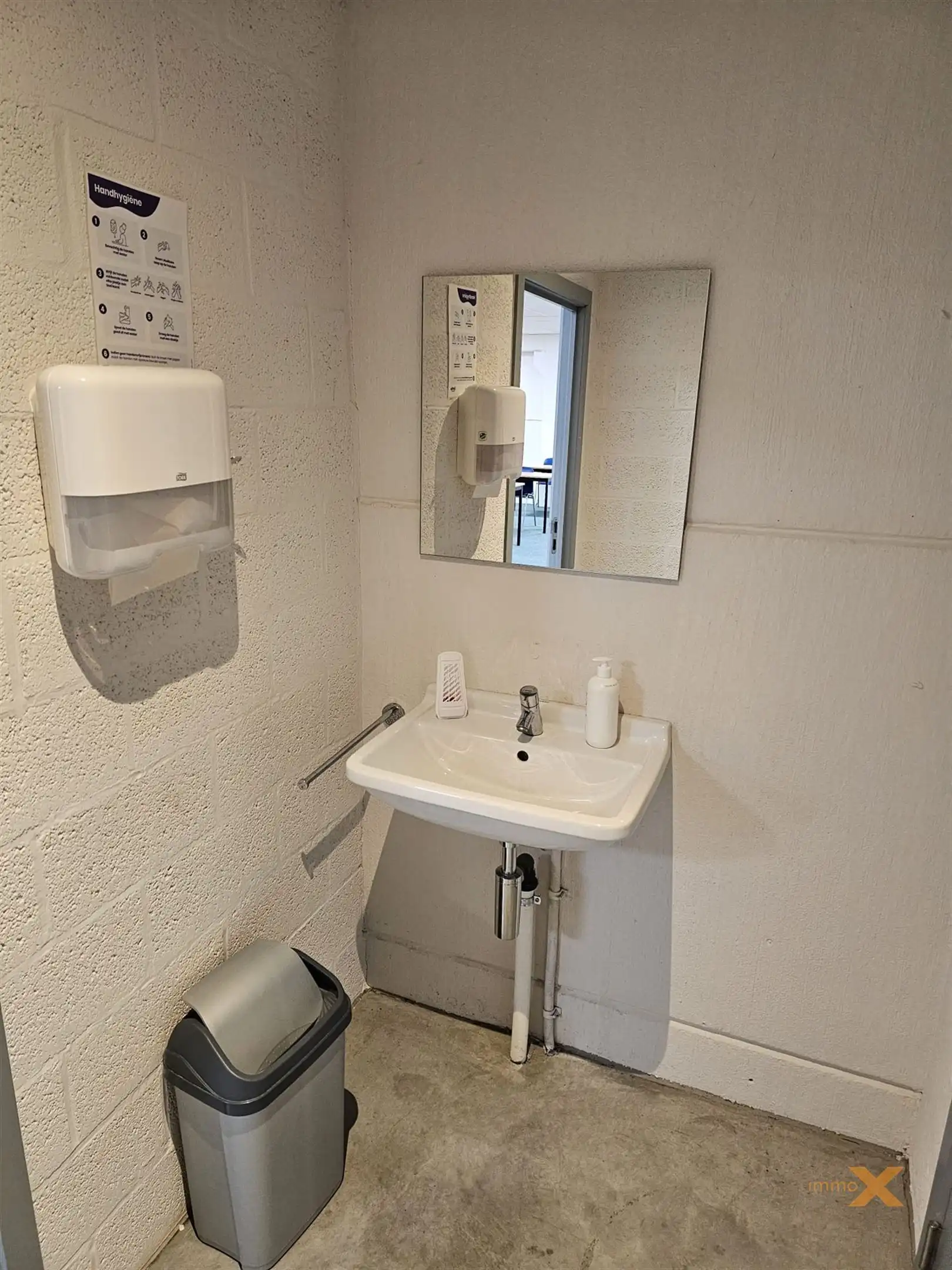 BUREELRUIMTE MET GOEDE VERBINDING SNELWEGEN!! foto 11