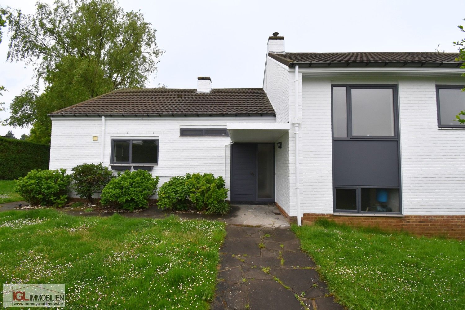 Karaktervolle villa met 3 slaapkamers, garage en zonnige tuin foto 2